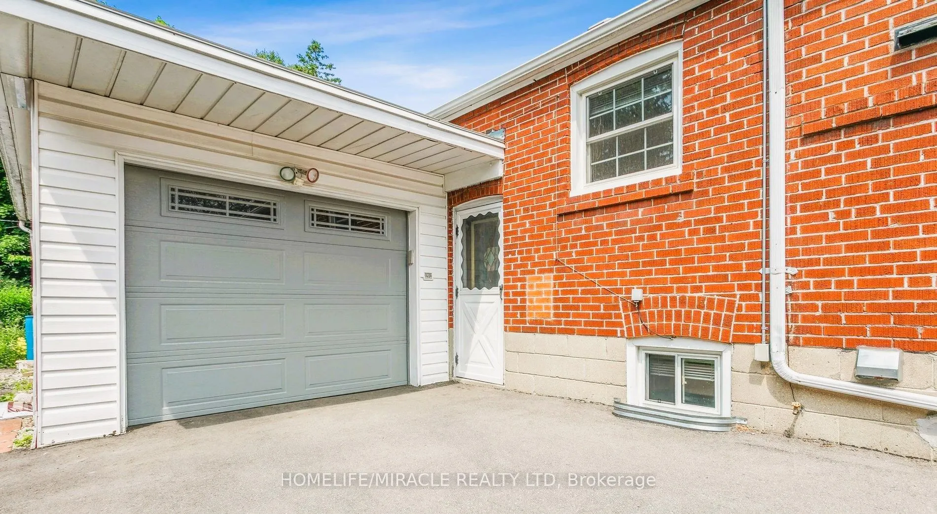 978 Pharmacy Avenue, #Bsmt-Room