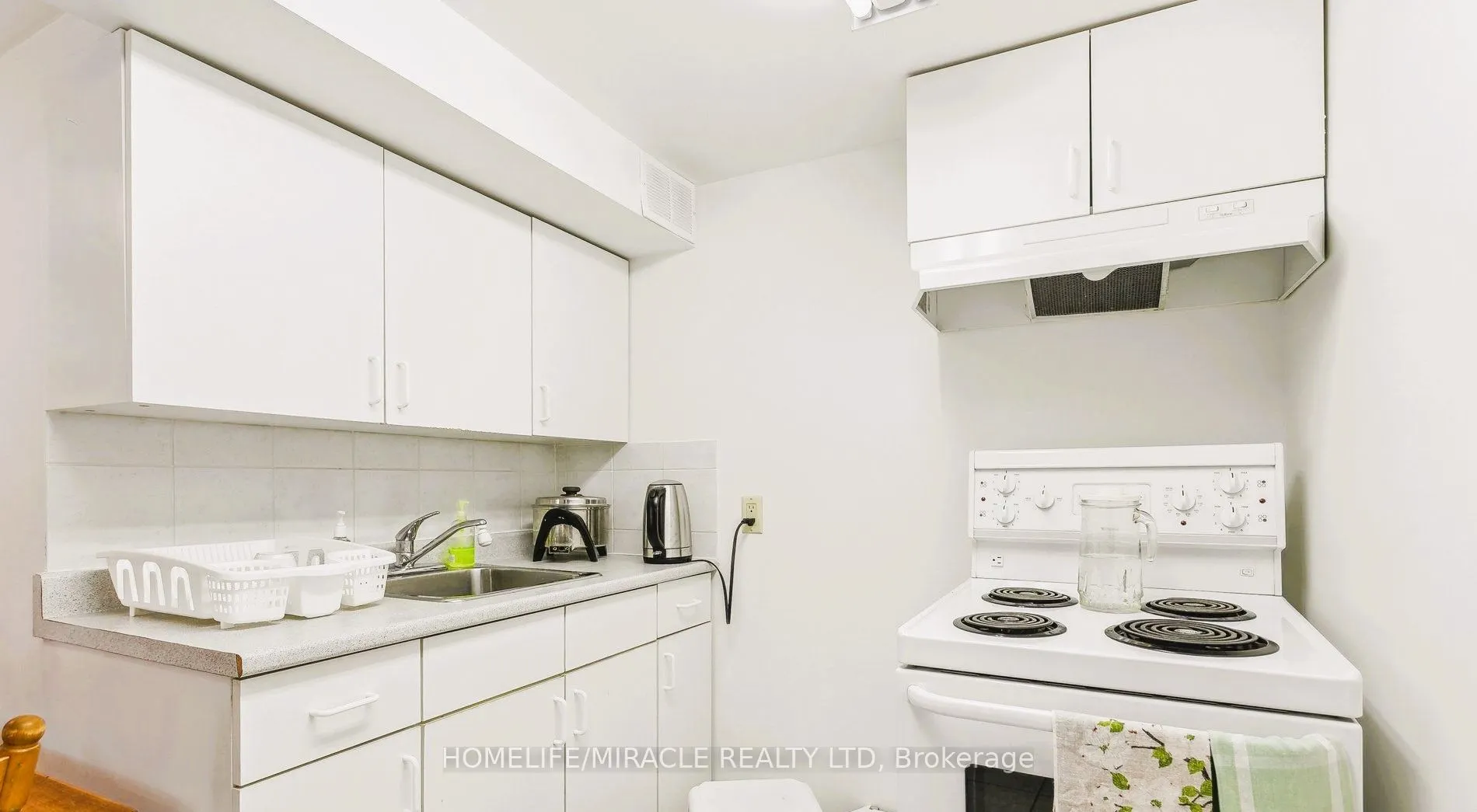 978 Pharmacy Avenue, #Bsmt-Room