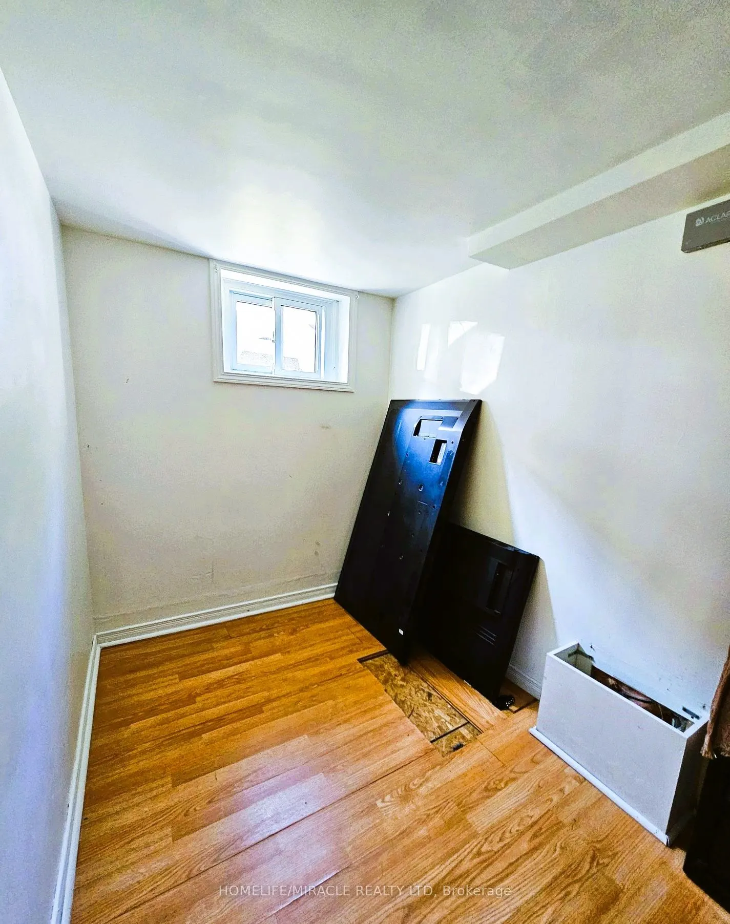 978 Pharmacy Avenue, #Bsmt-Room