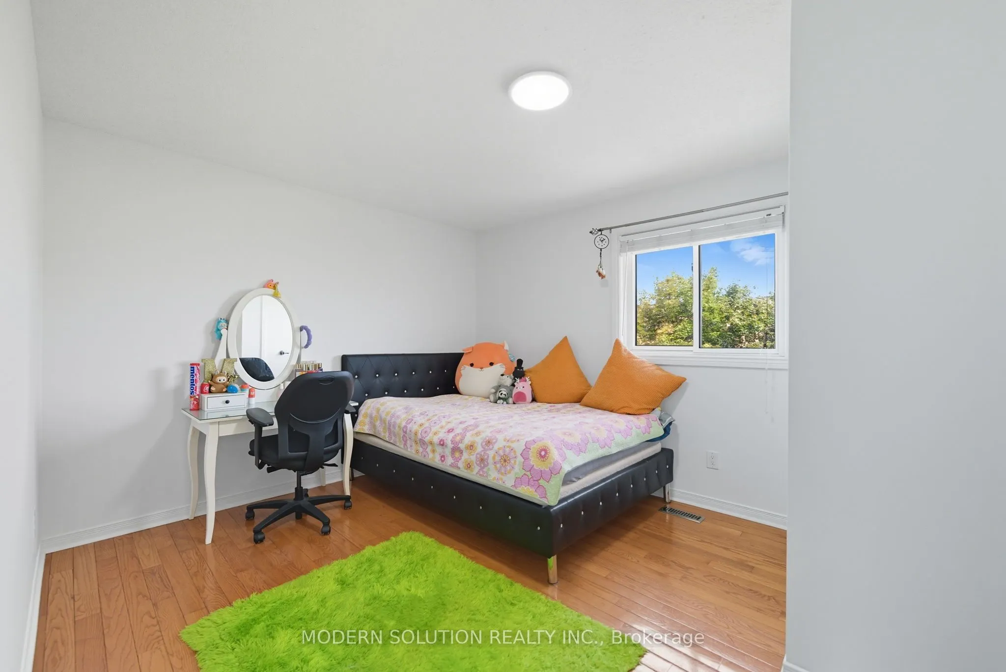 5 Woodlawn Court