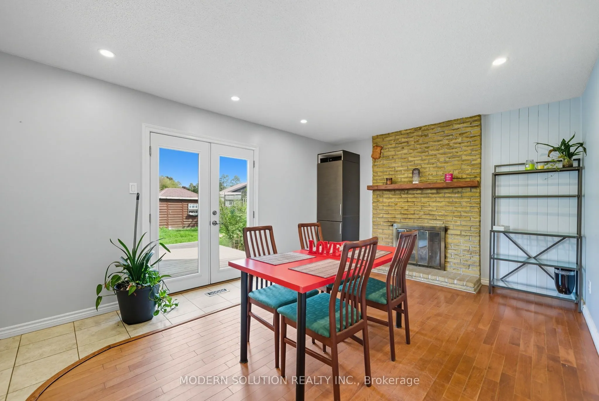 5 Woodlawn Court