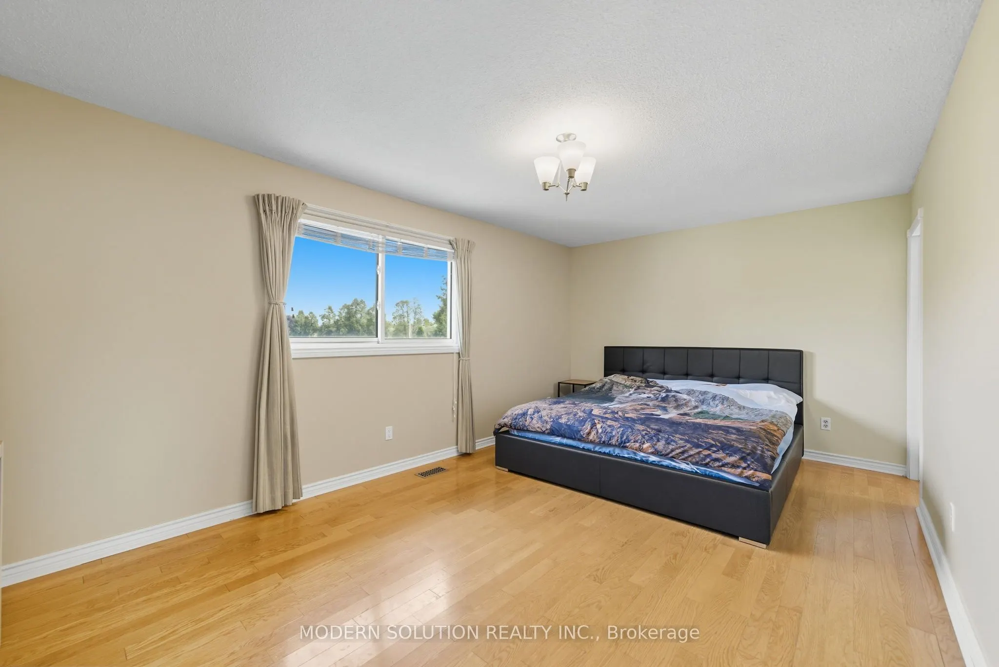 5 Woodlawn Court