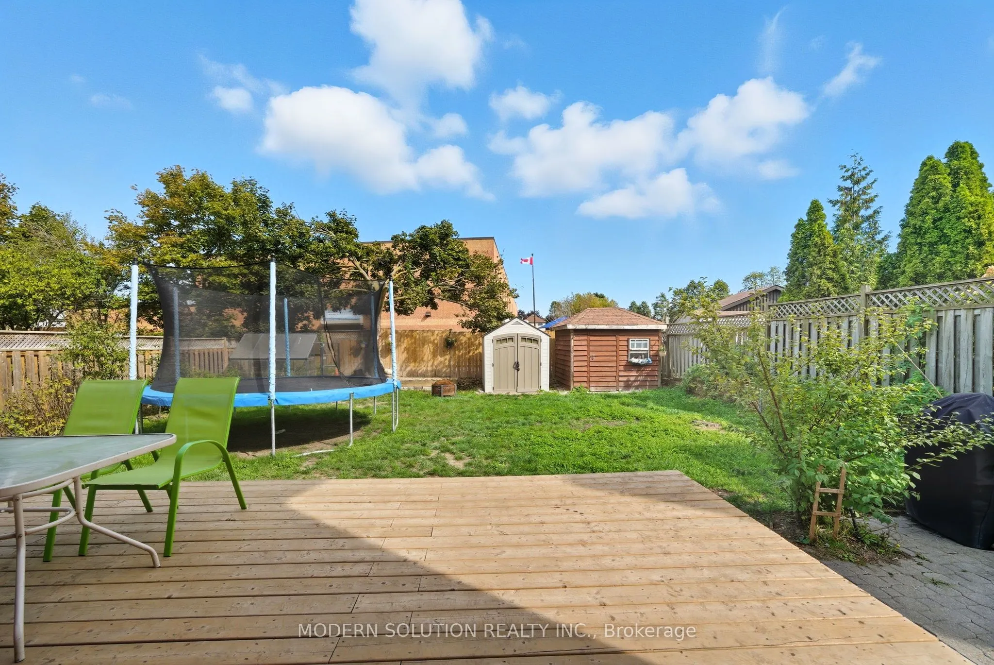 5 Woodlawn Court
