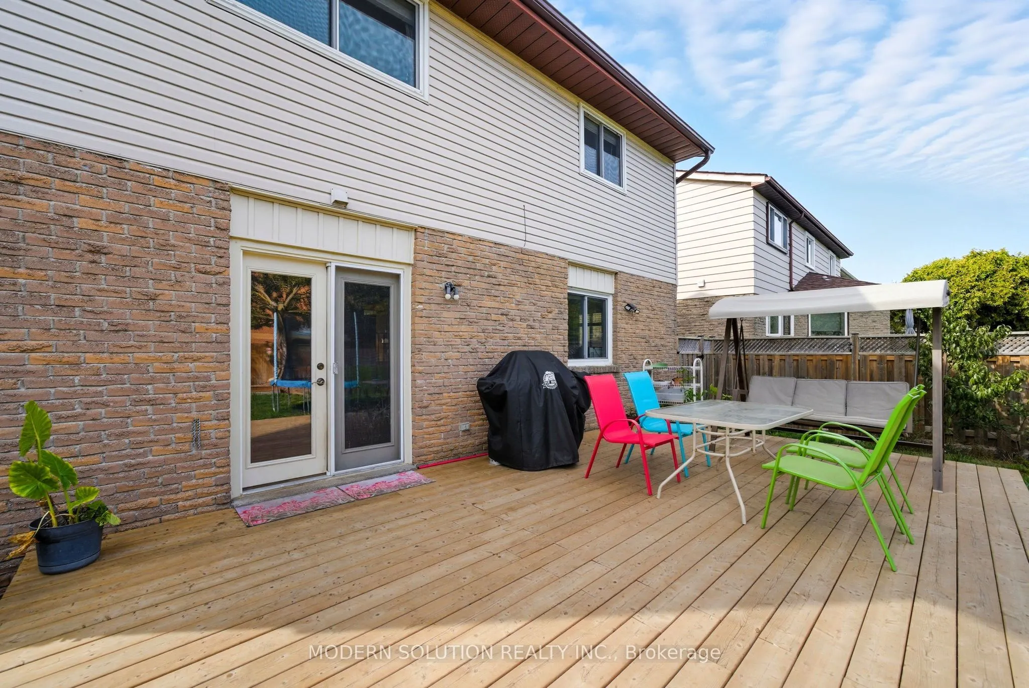 5 Woodlawn Court