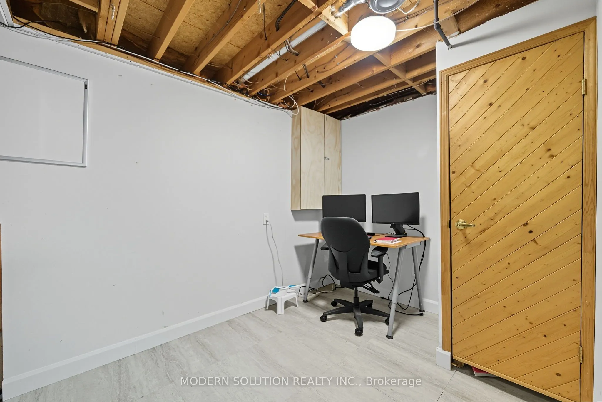 5 Woodlawn Court