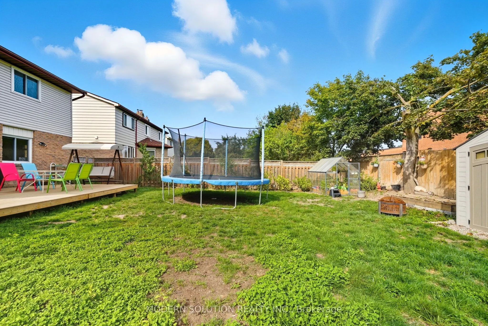 5 Woodlawn Court