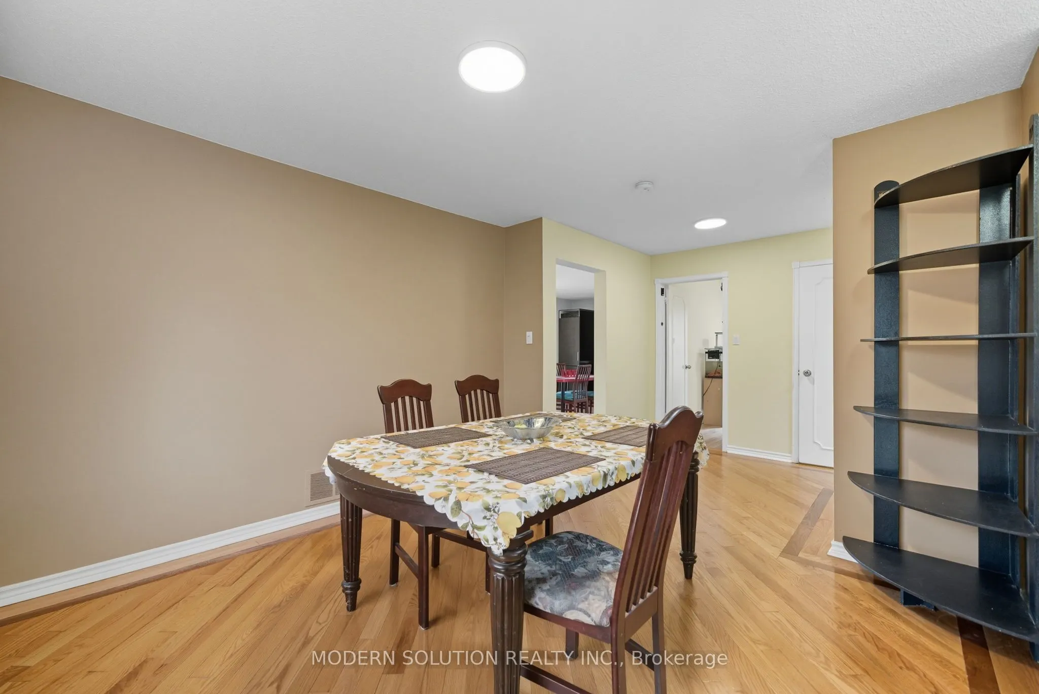 5 Woodlawn Court