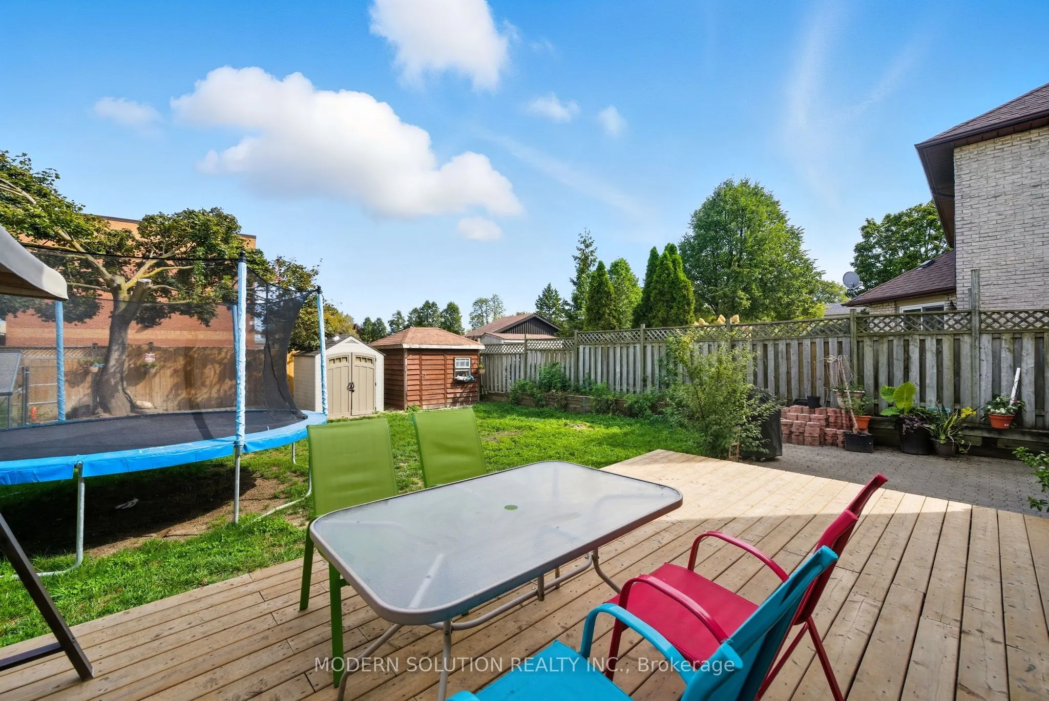 5 Woodlawn Court