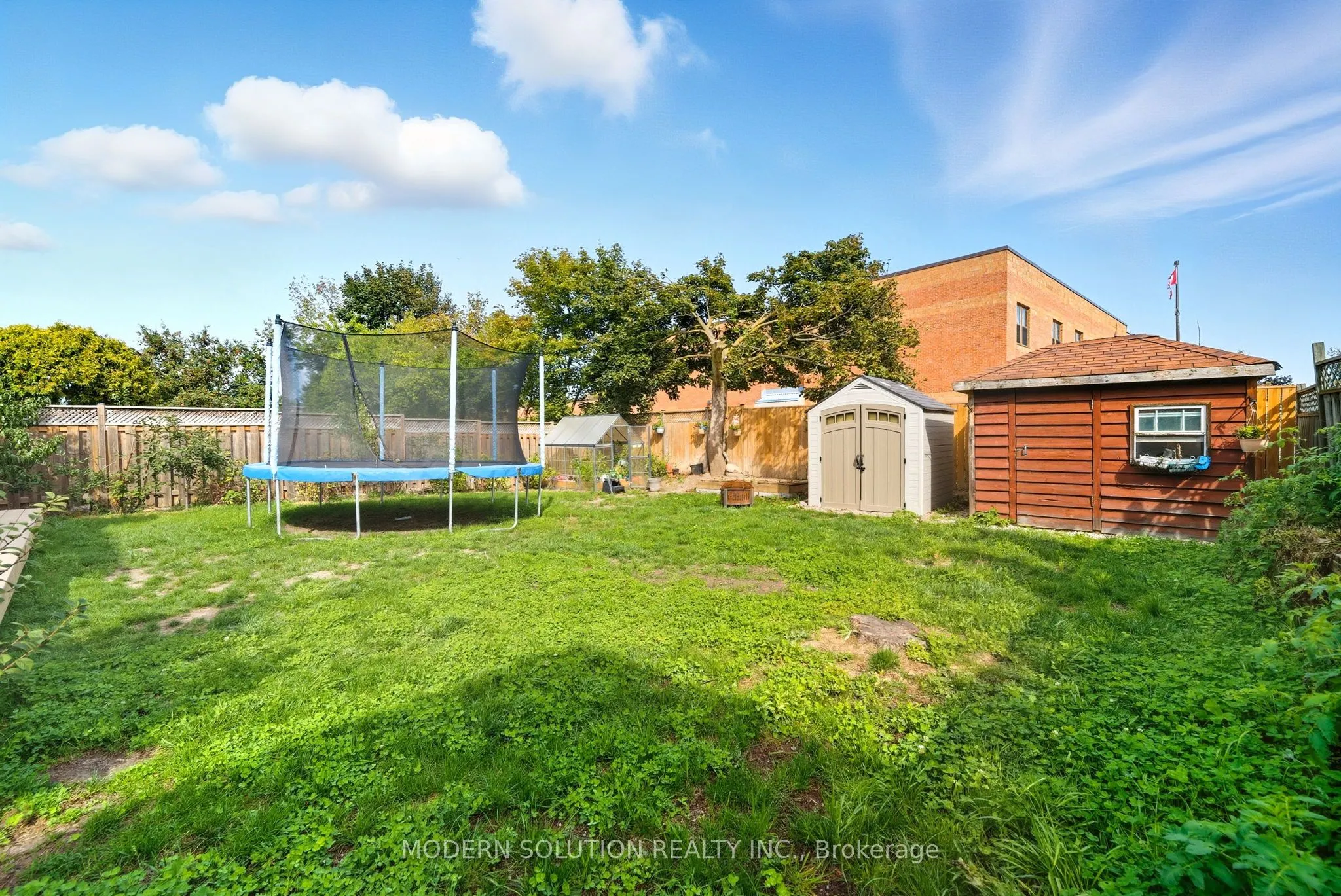 5 Woodlawn Court