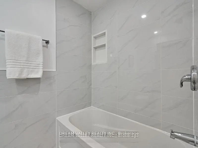 24 Gable Place, #Main
