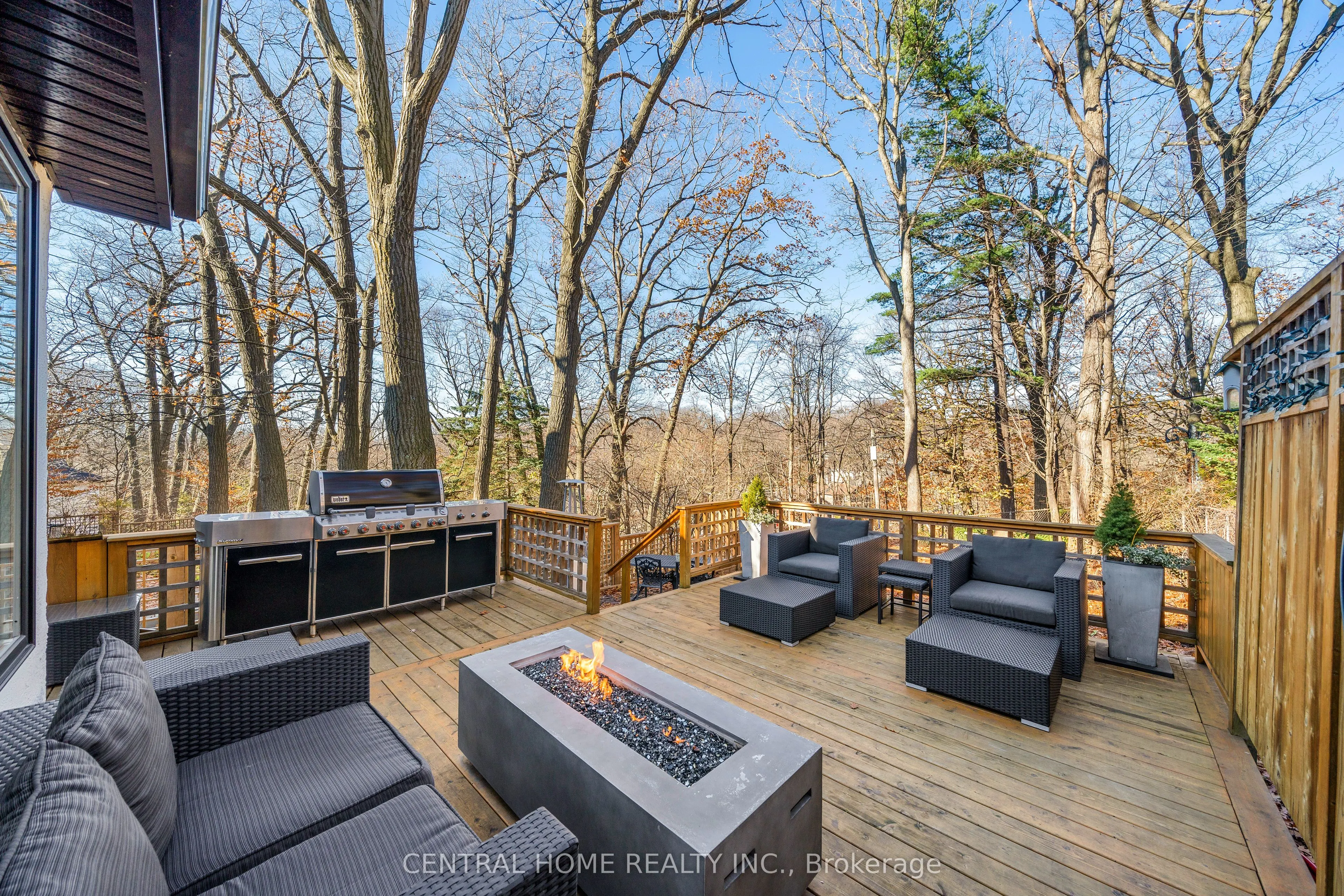 70 Pine Crescent N