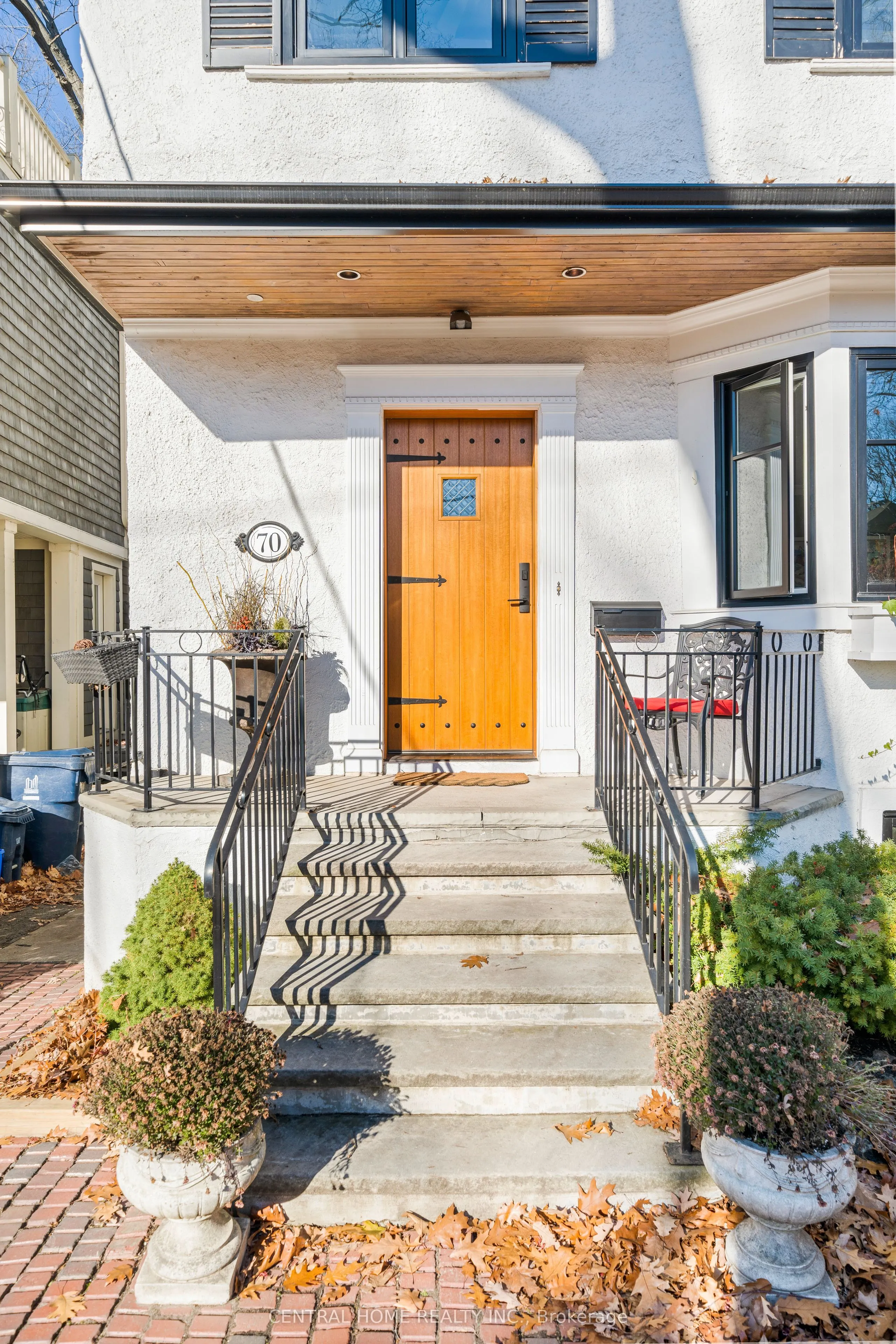 70 Pine Crescent N