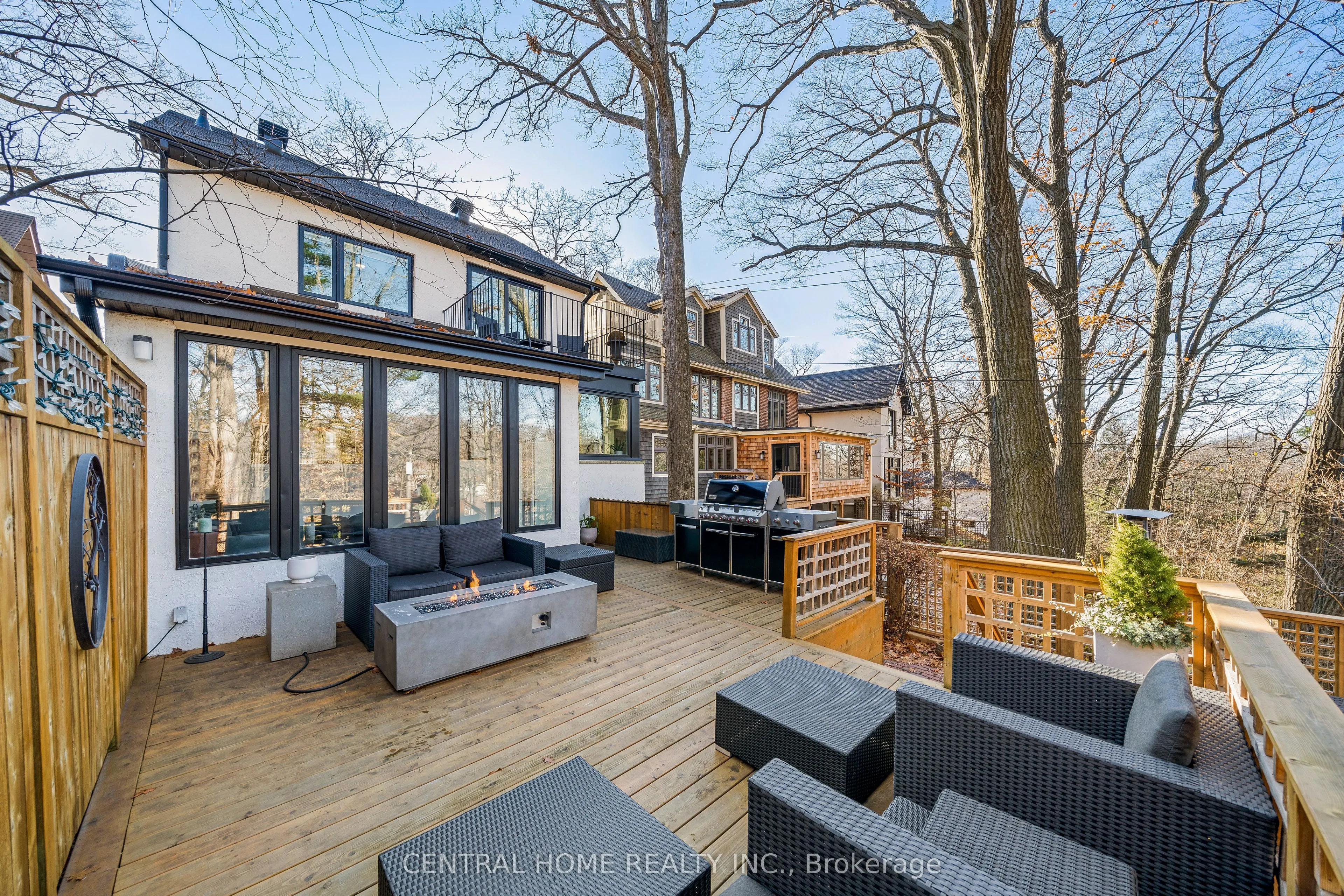 70 Pine Crescent N