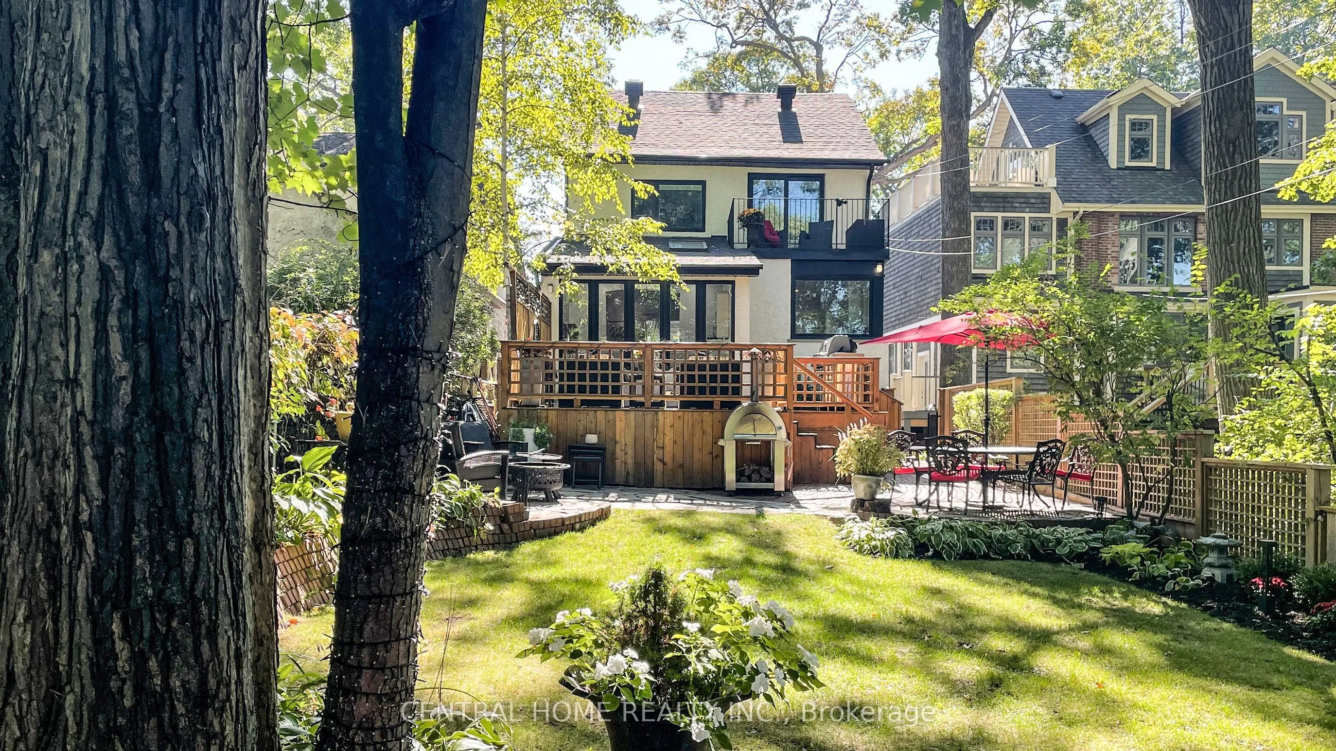 70 Pine Crescent N
