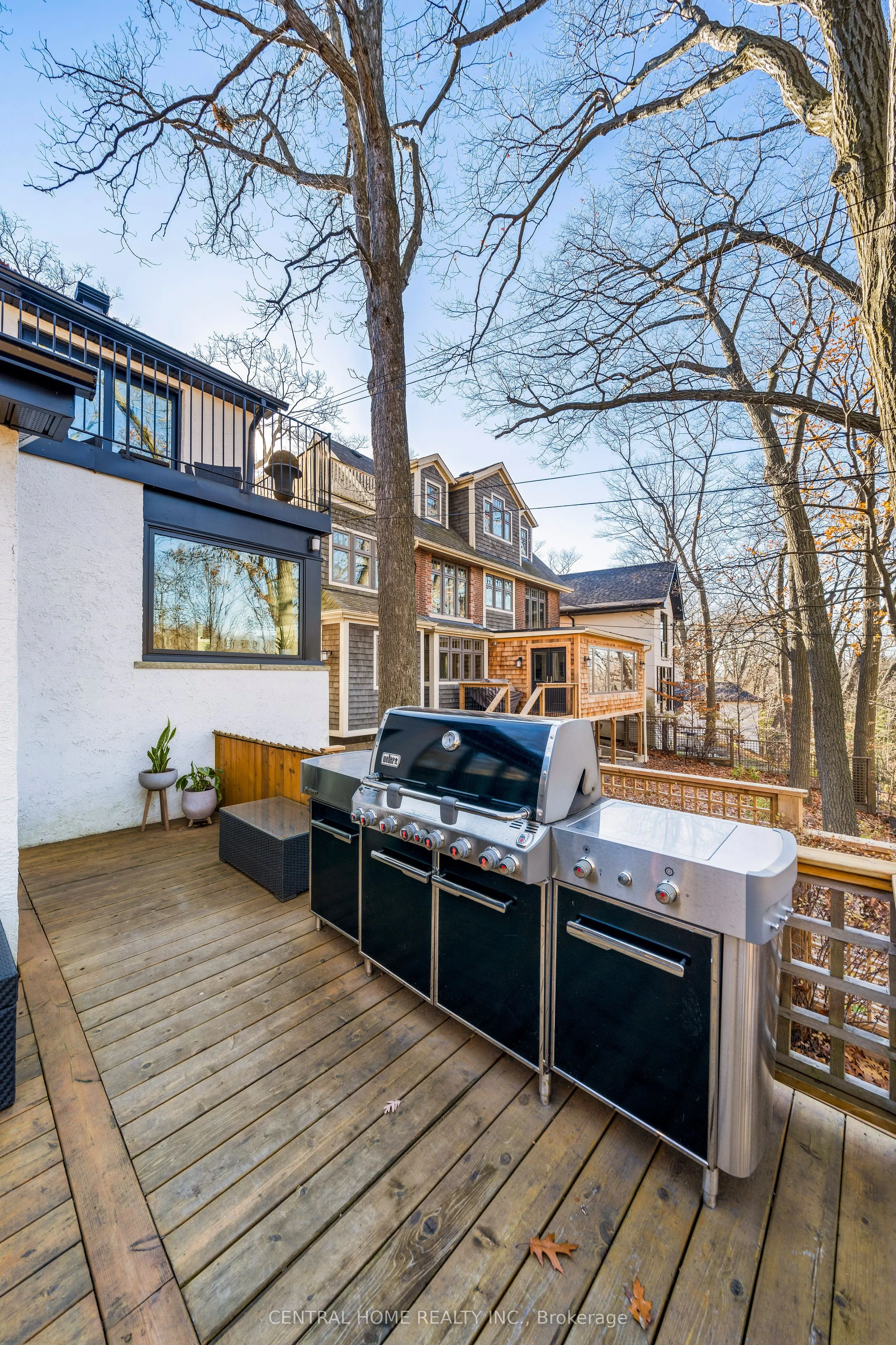 70 Pine Crescent N
