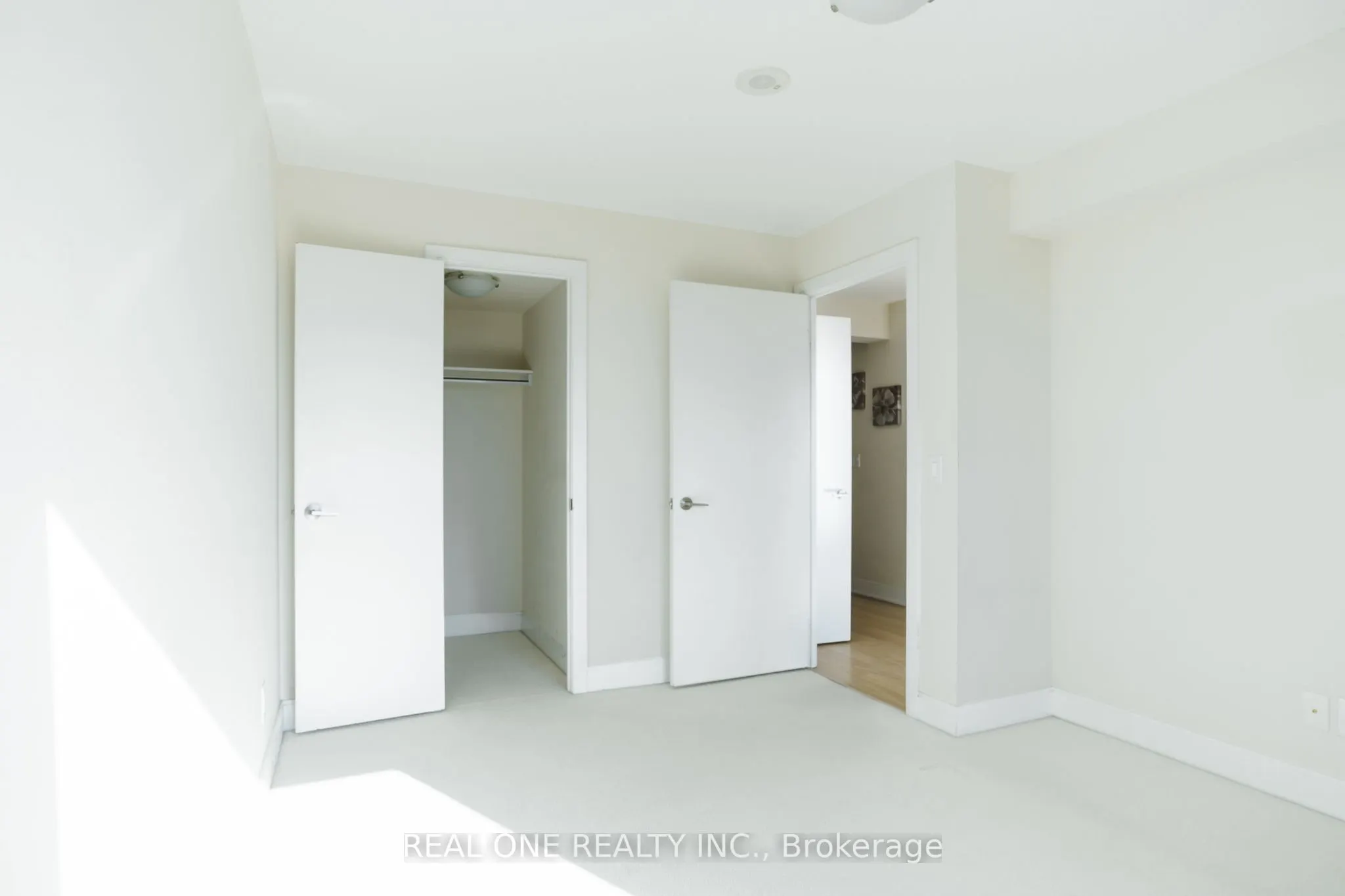 125 Village Green Square, #2306
