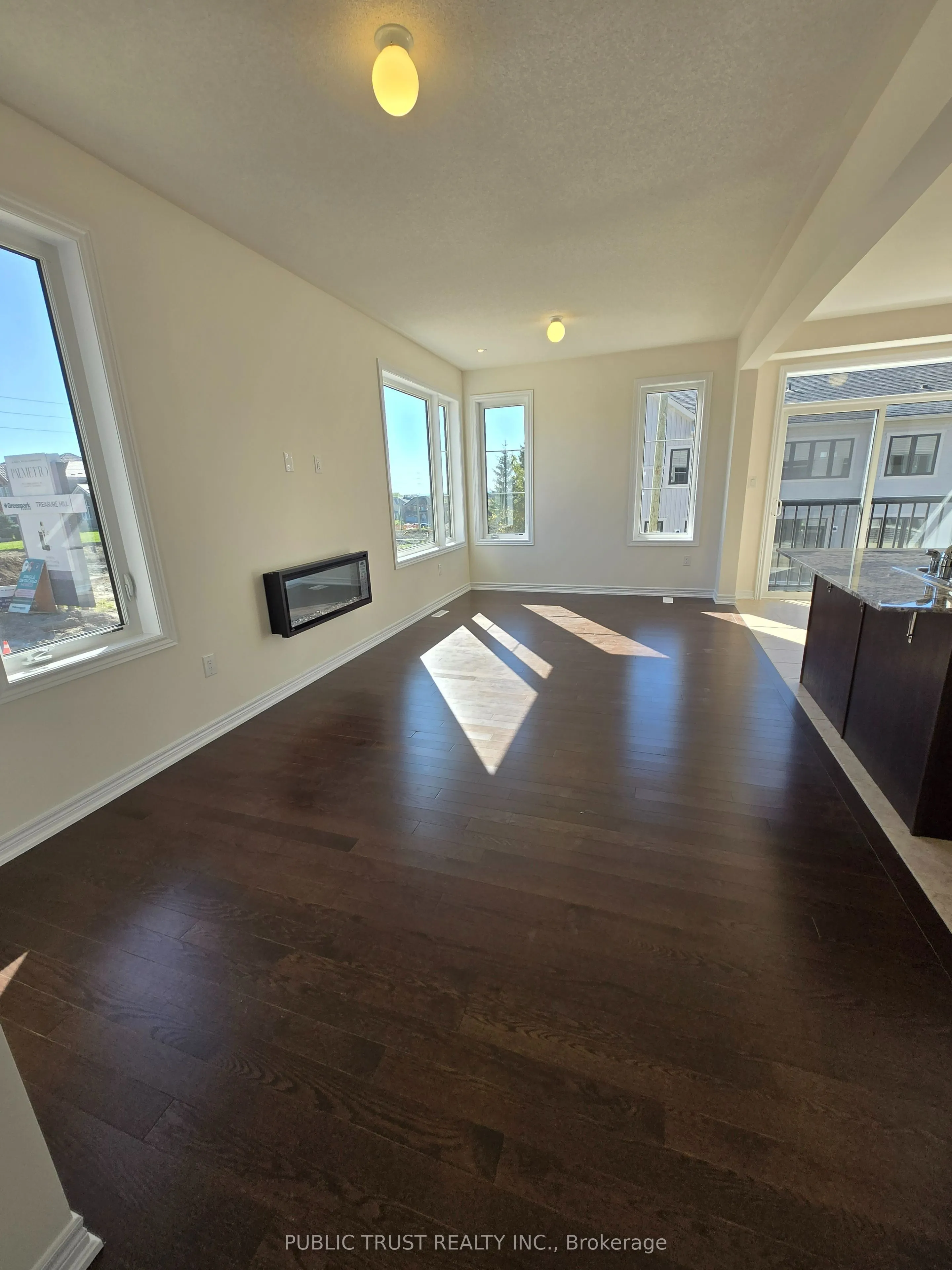2047 Horace Duncan Cres