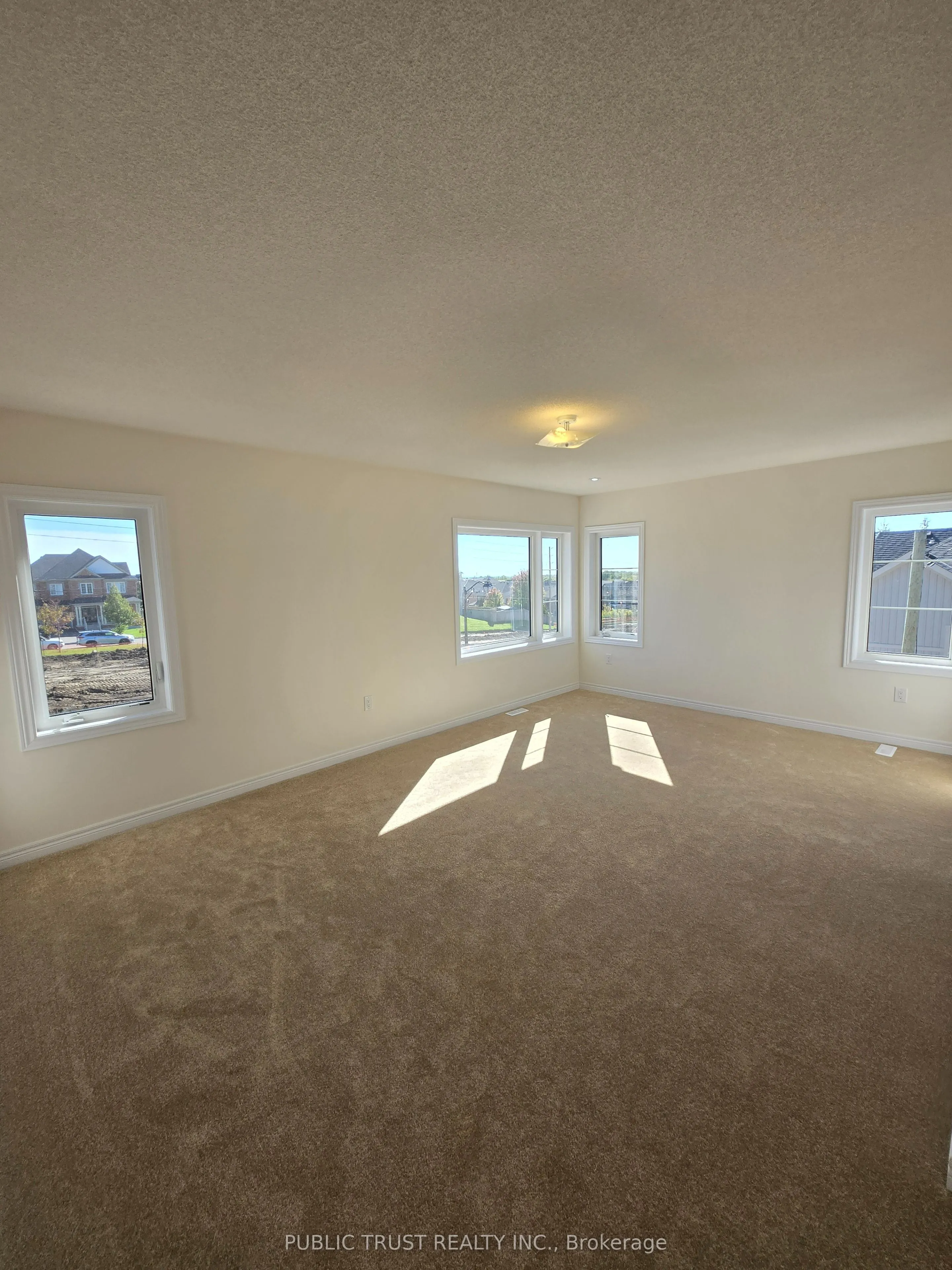 2047 Horace Duncan Cres