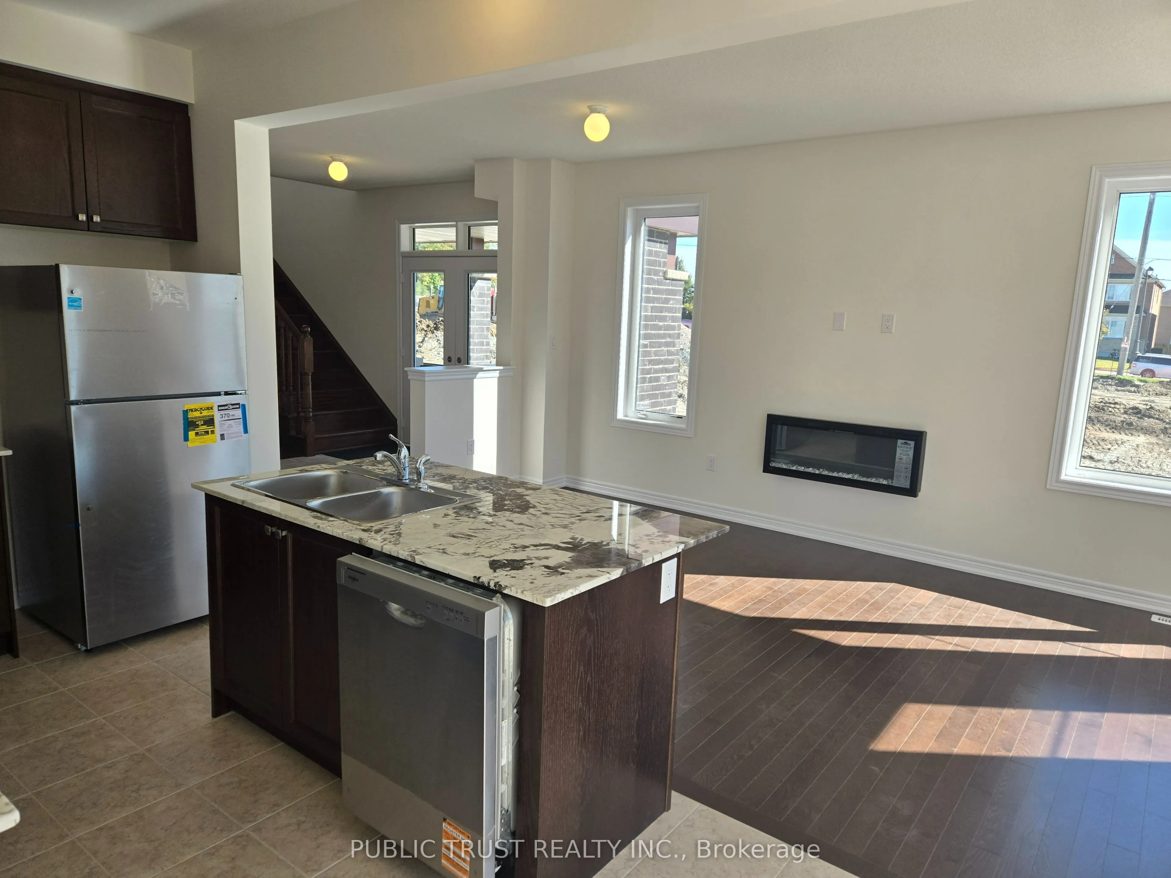 2047 Horace Duncan Cres