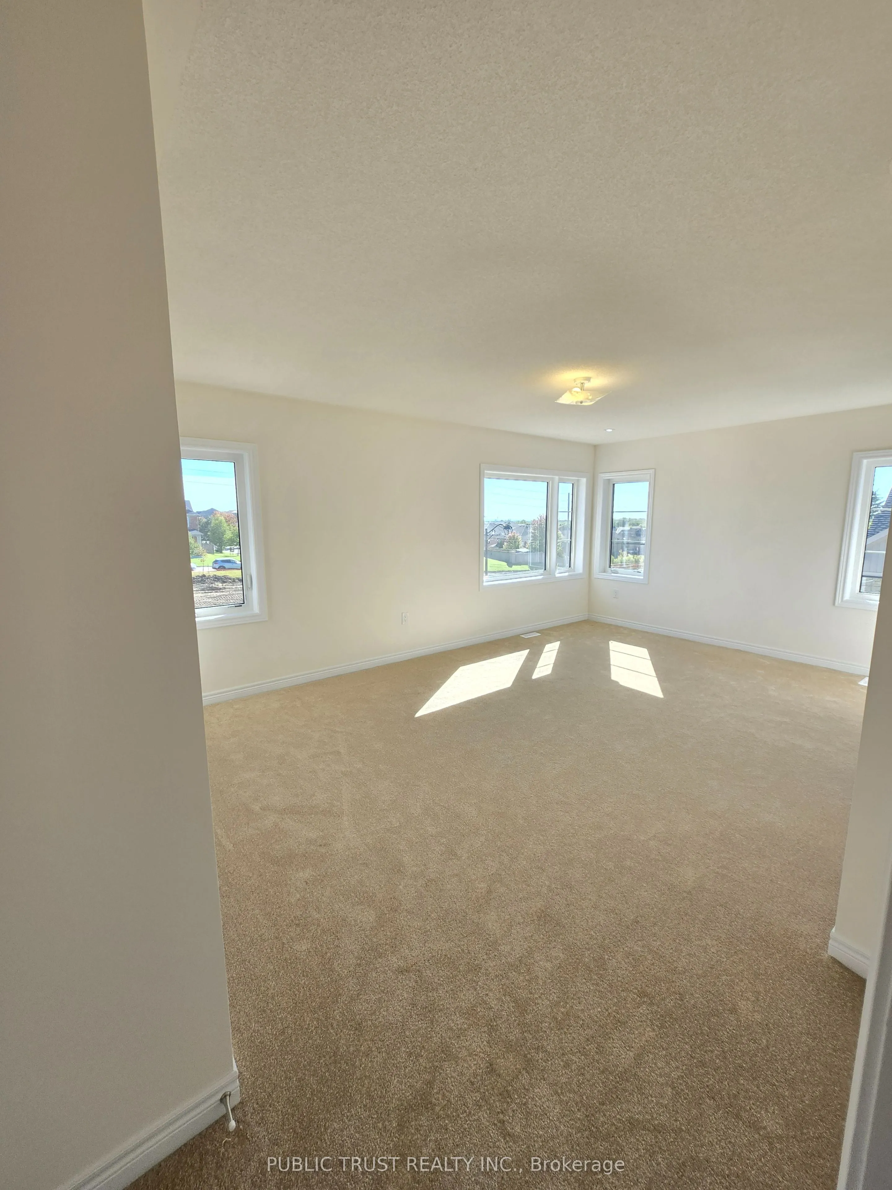 2047 Horace Duncan Cres