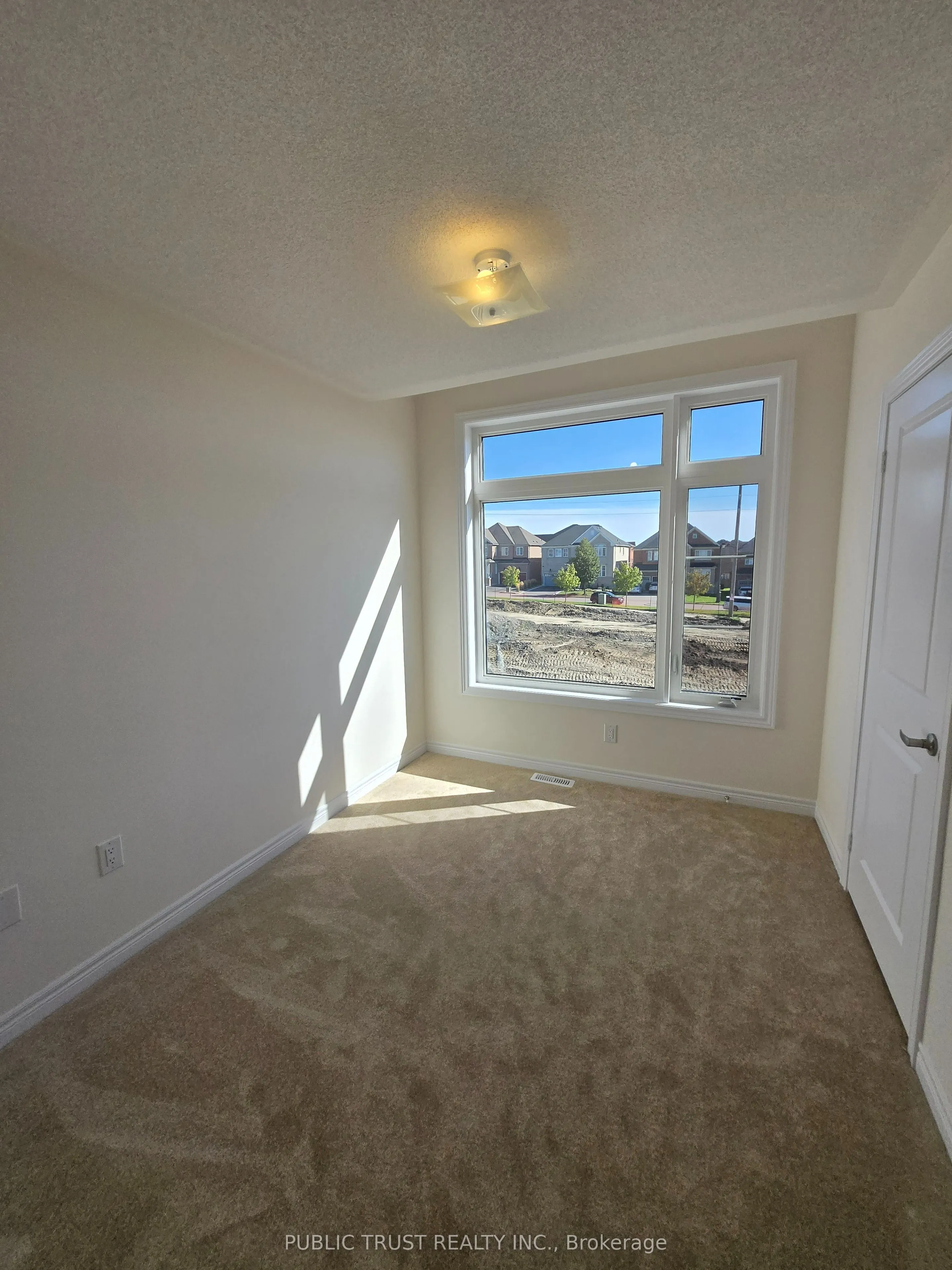2047 Horace Duncan Cres