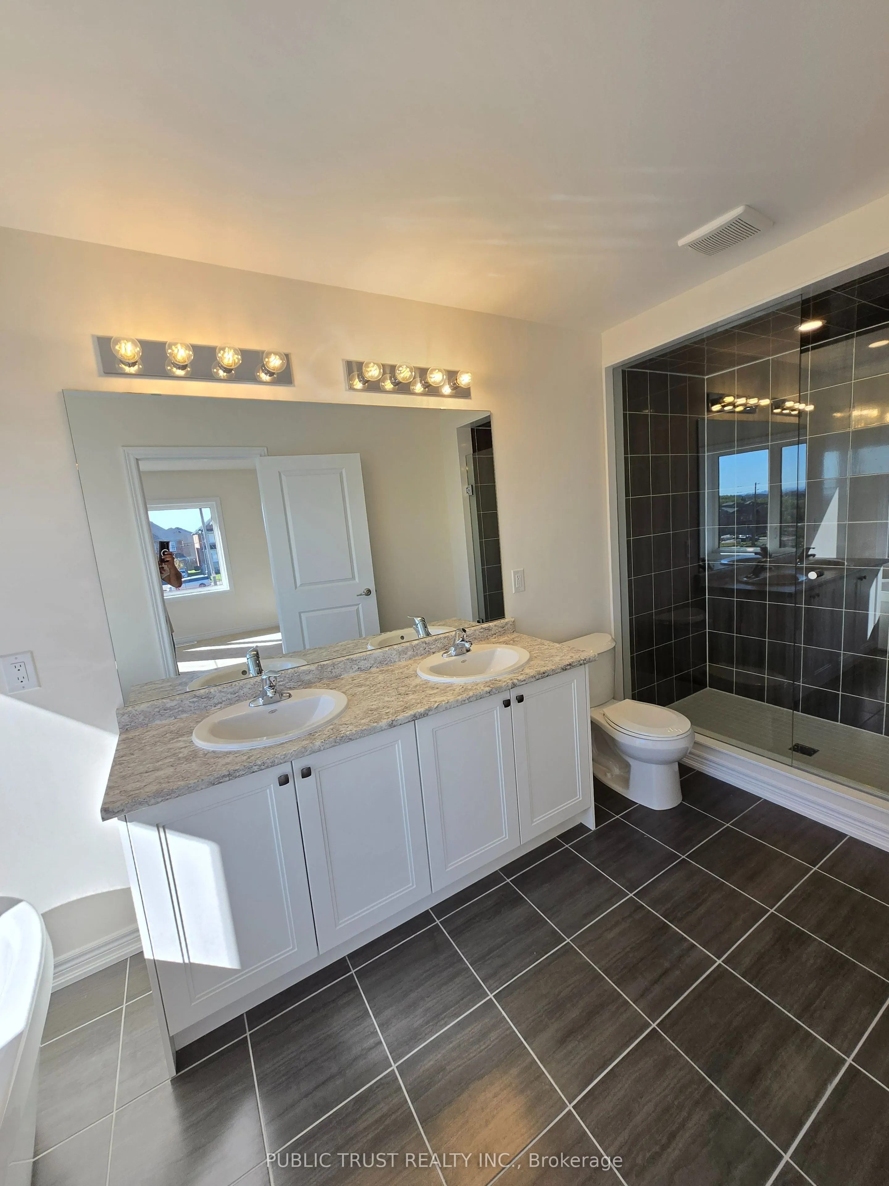 2047 Horace Duncan Cres