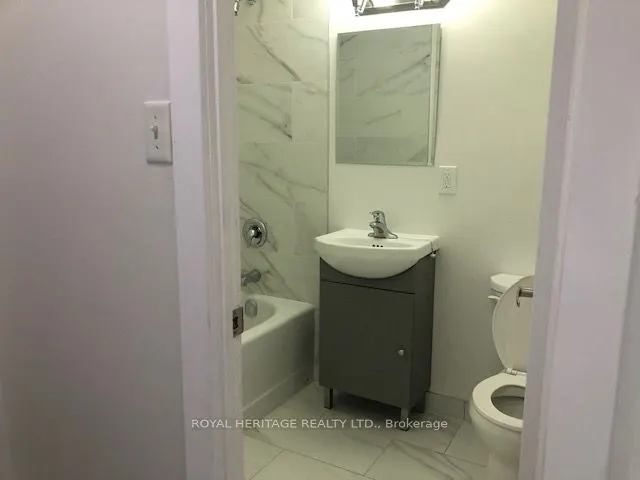 945 Simcoe Street N, #103