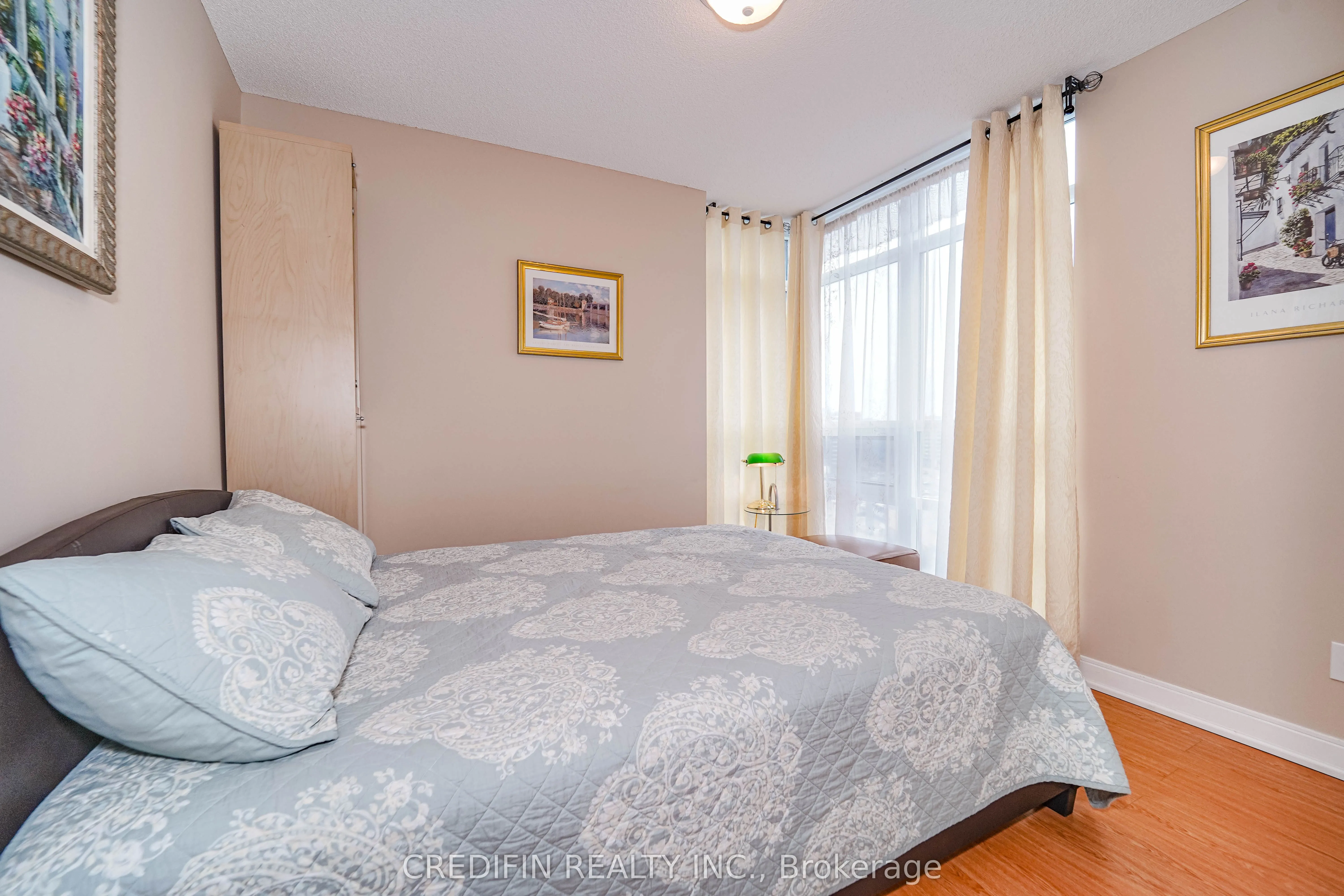 238 Bonis Avenue, #1118