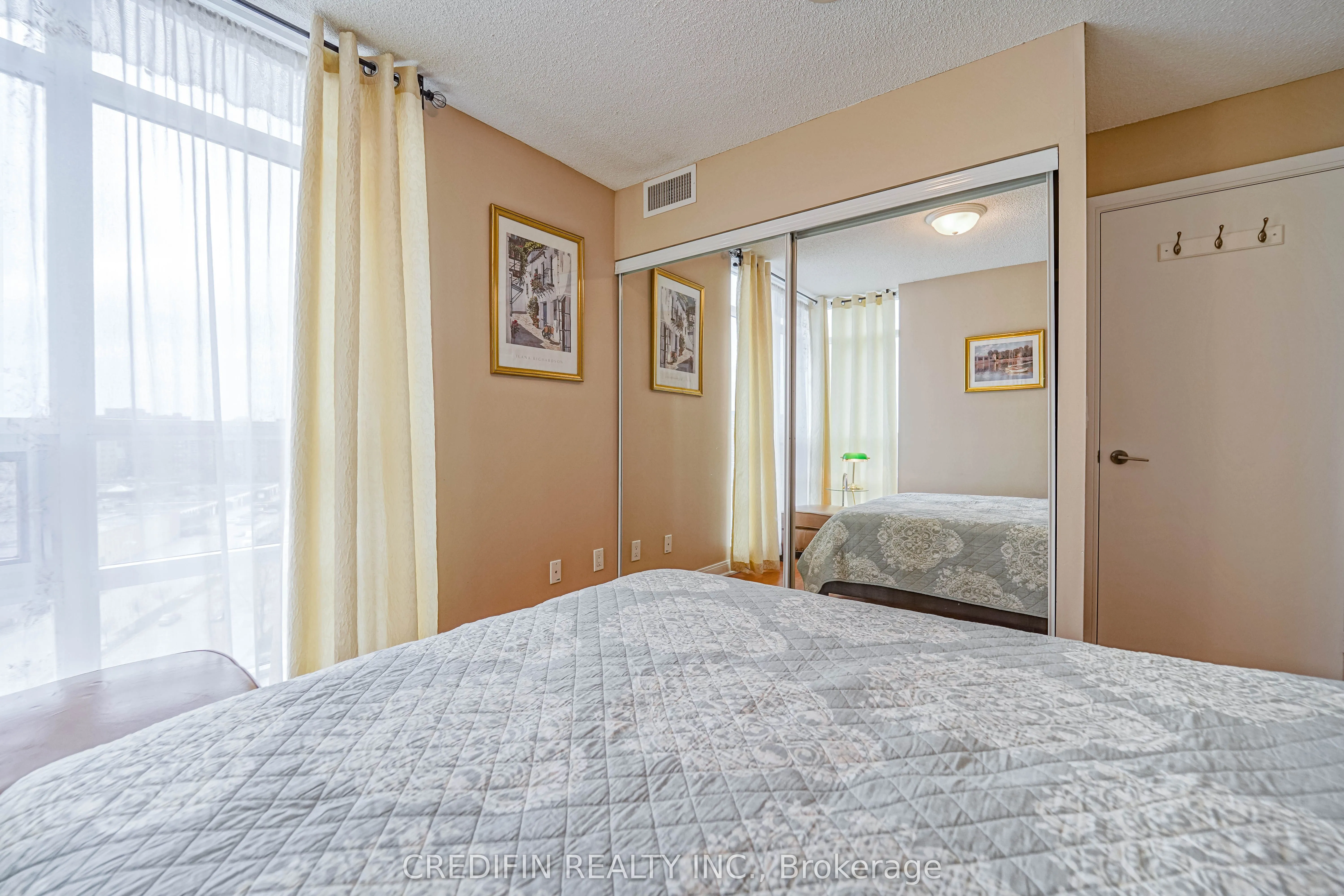 238 Bonis Avenue, #1118