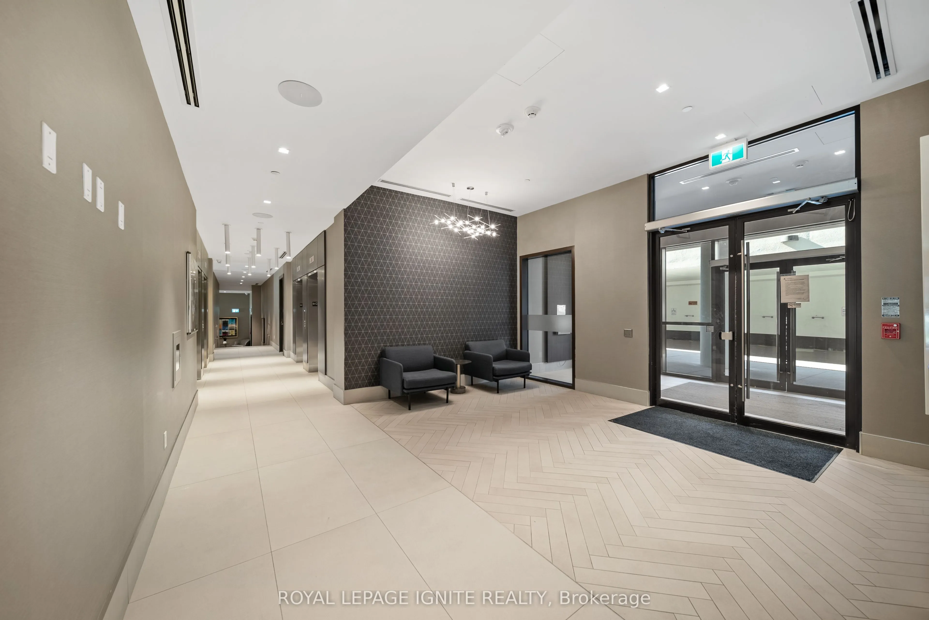 2550 Simcoe Street N, #906