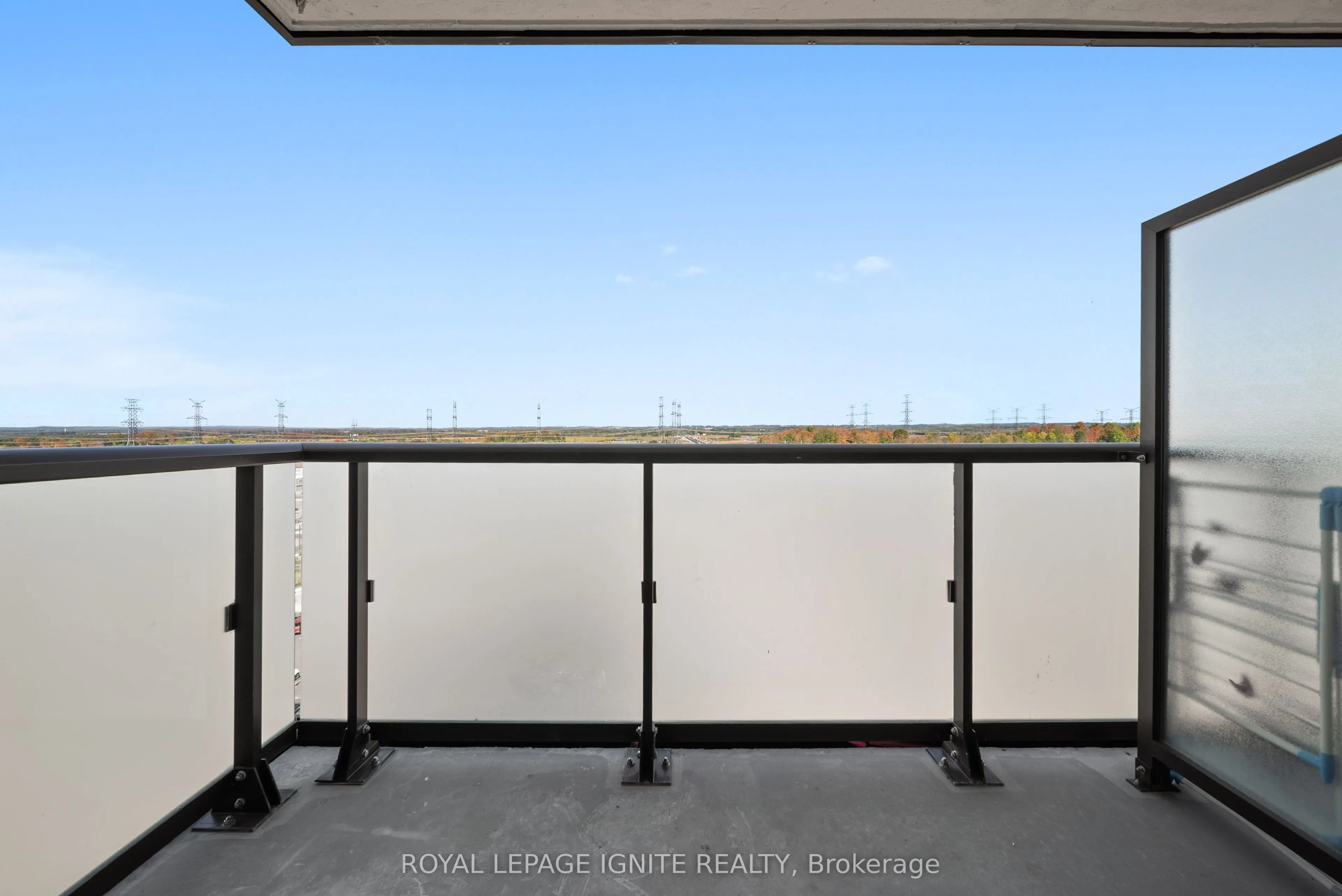 2550 Simcoe Street N, #906