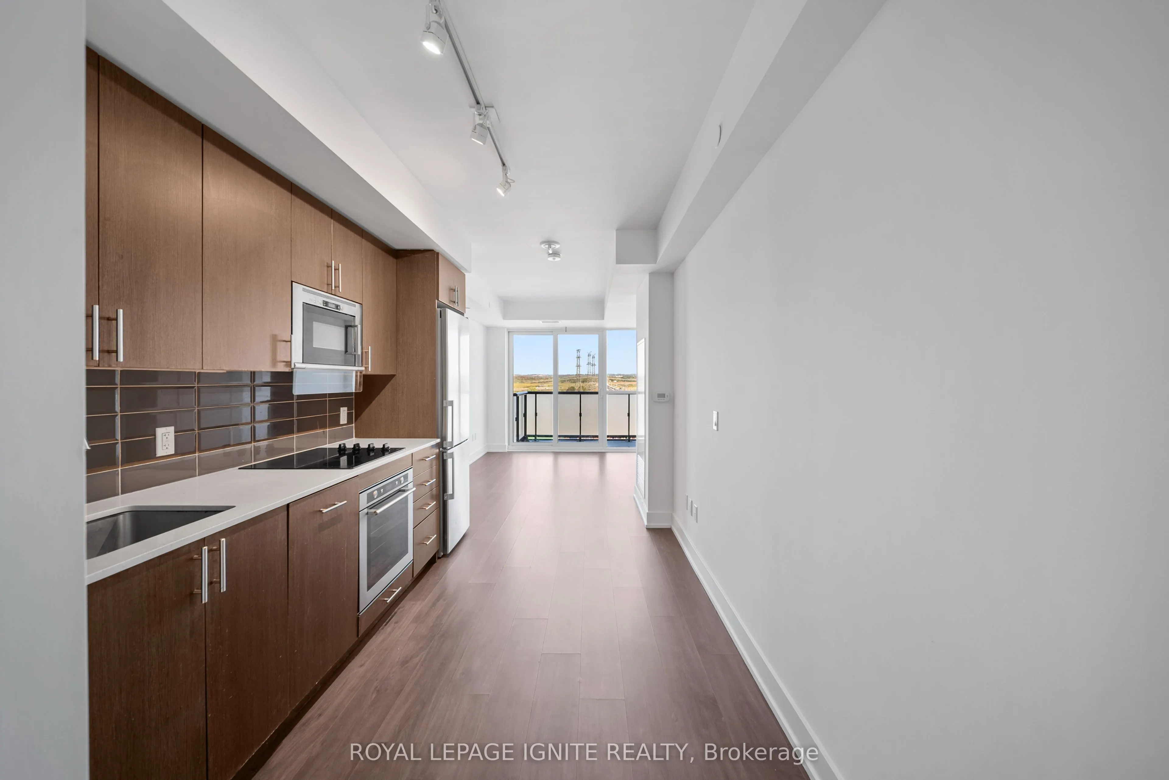 2550 Simcoe Street N, #906