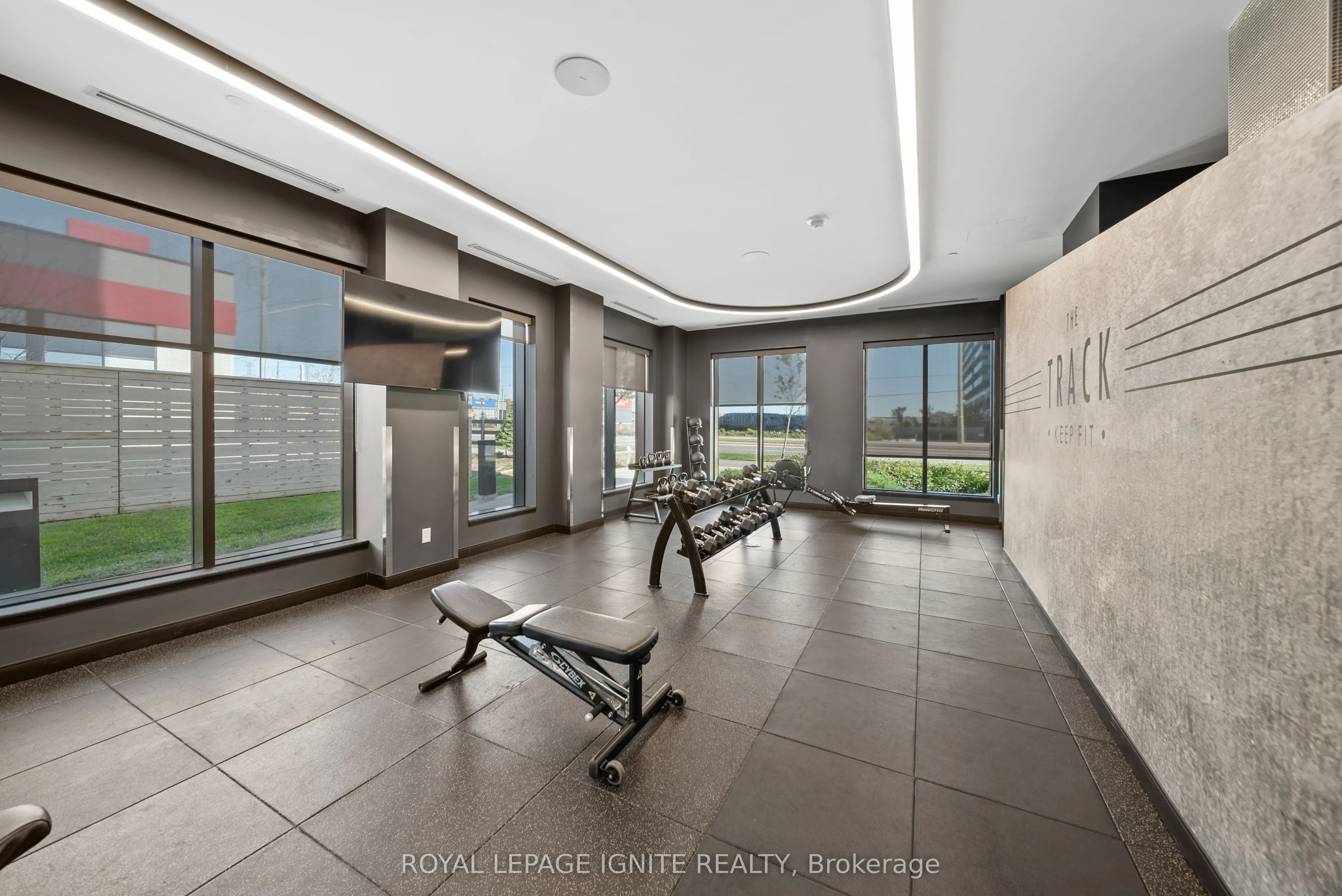 2550 Simcoe Street N, #906