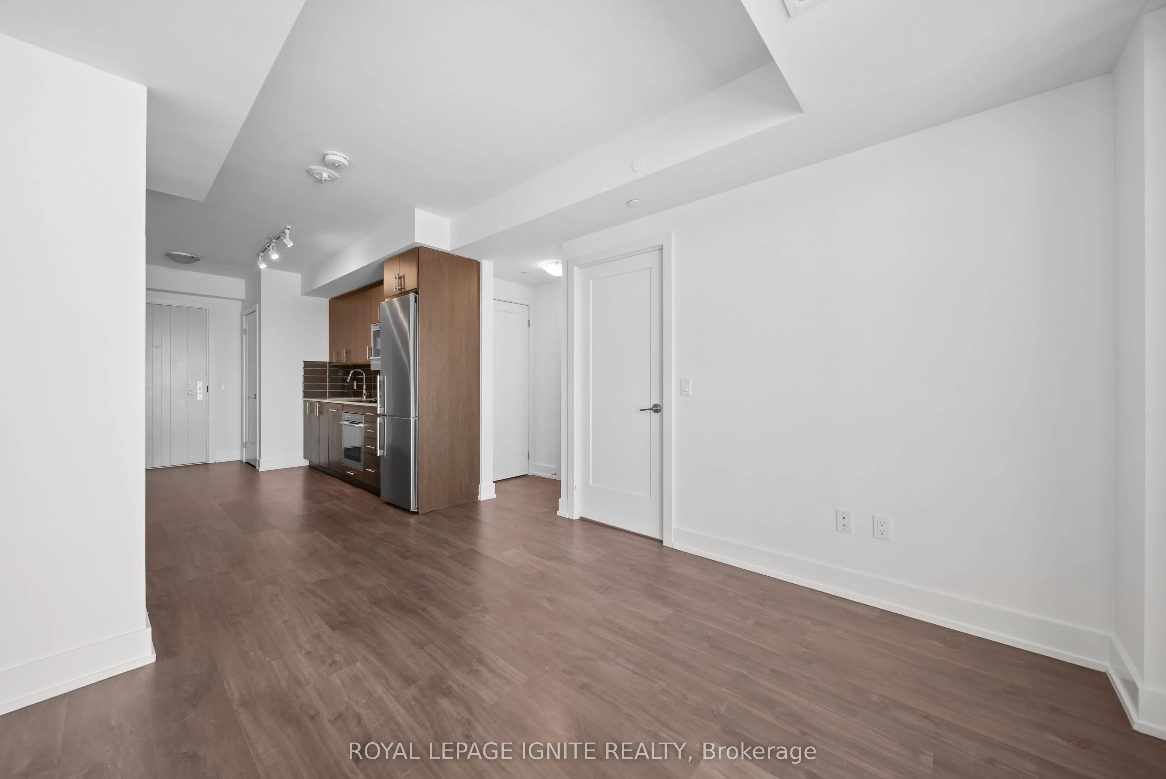 2550 Simcoe Street N, #906