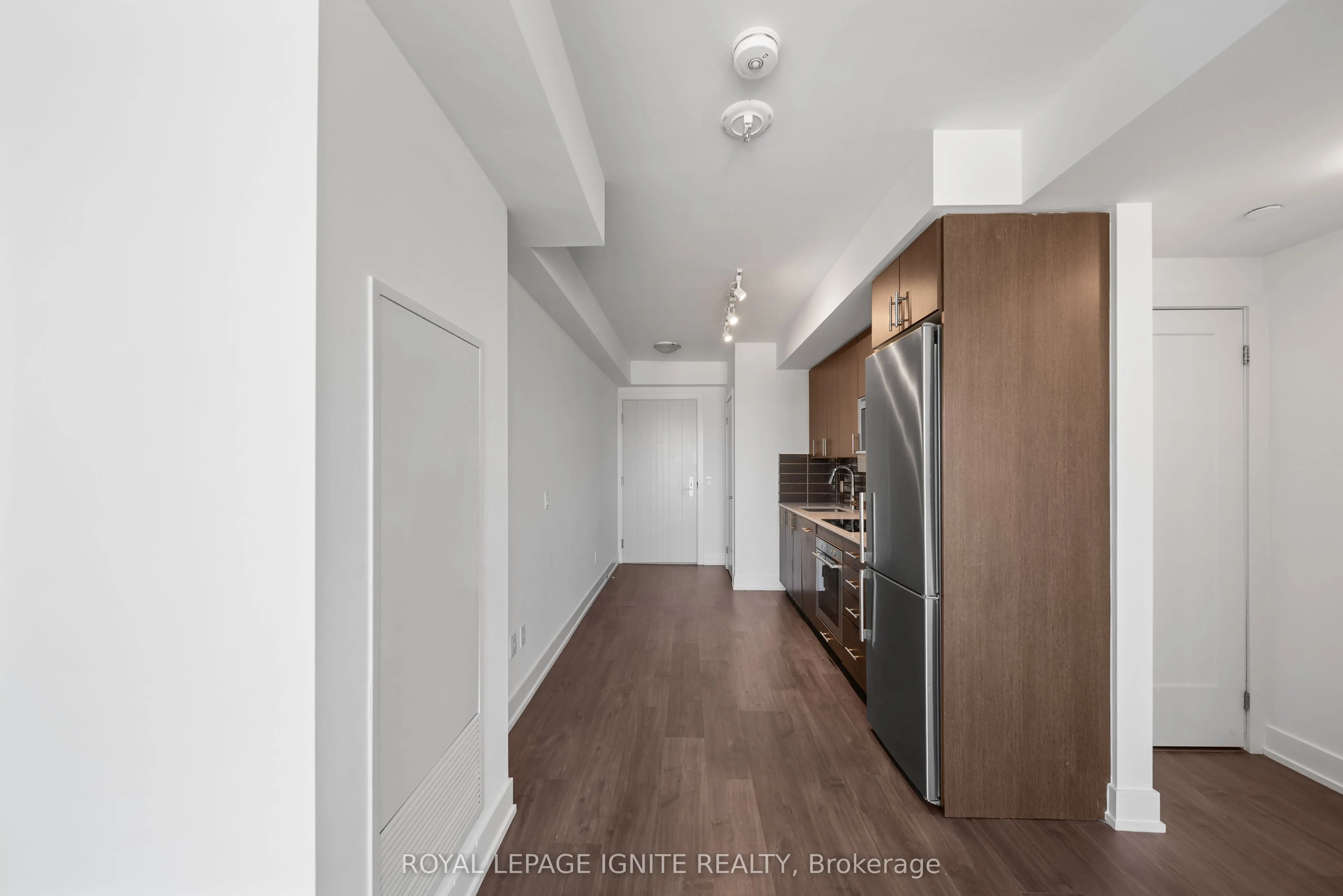 2550 Simcoe Street N, #906