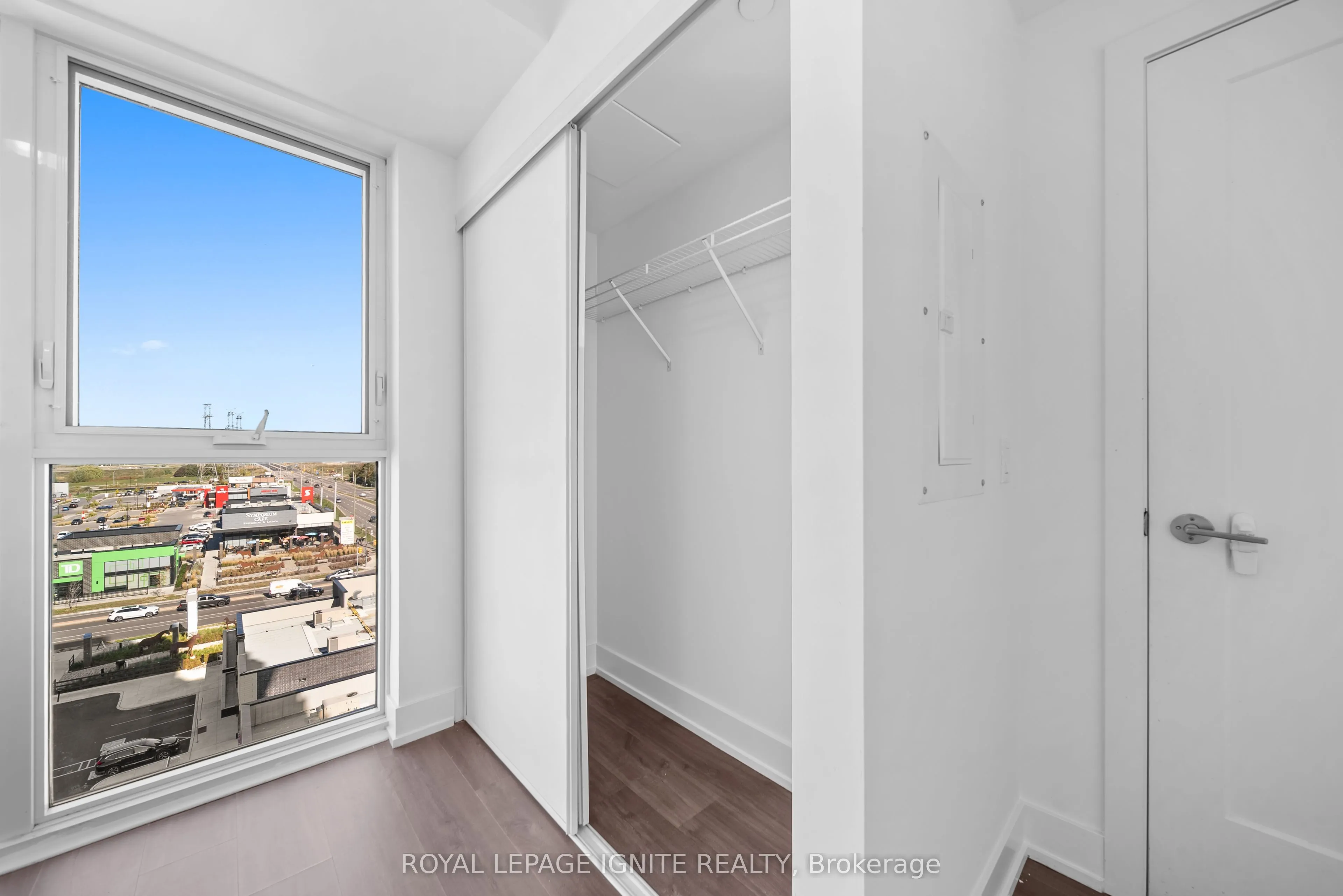 2550 Simcoe Street N, #906