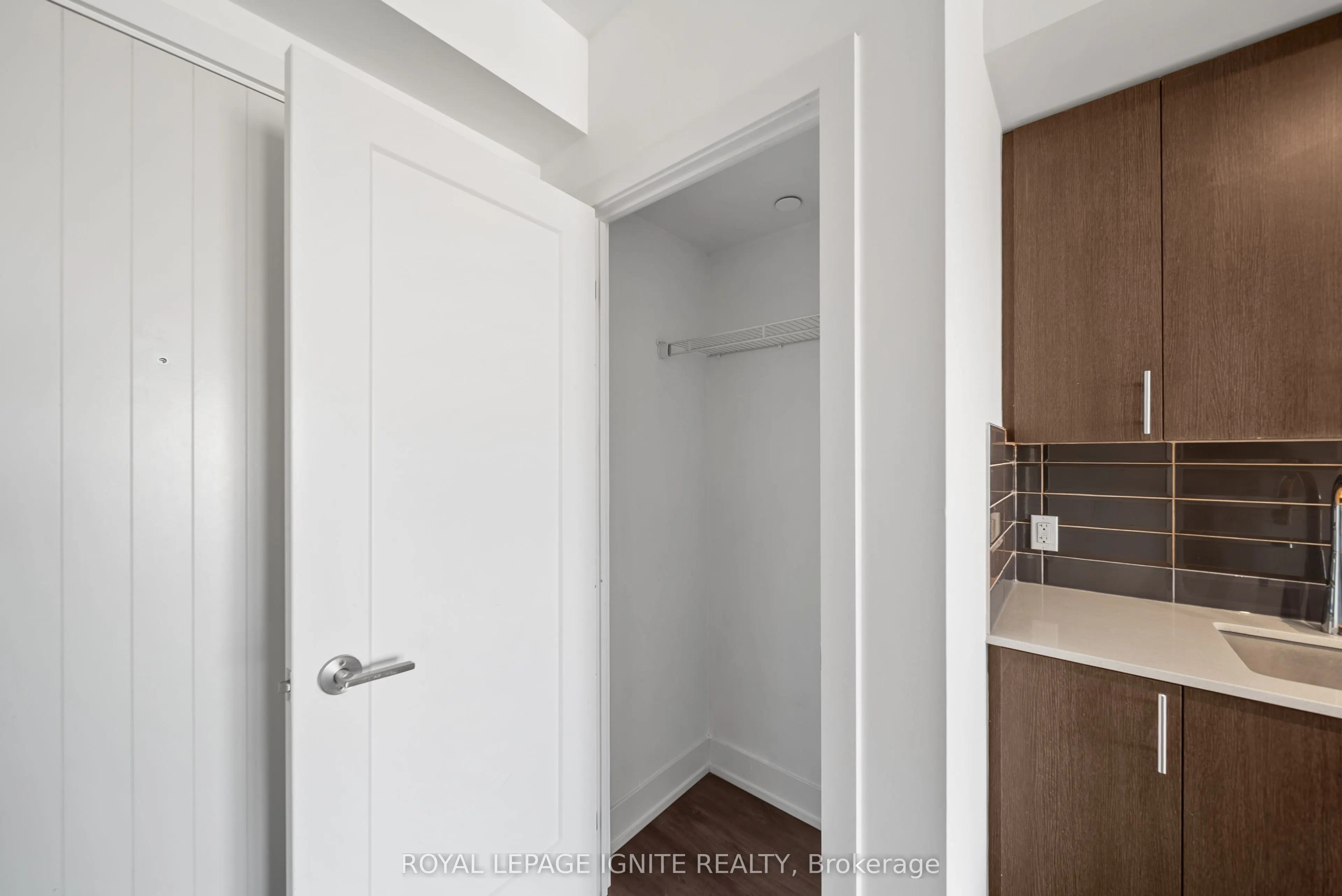 2550 Simcoe Street N, #906