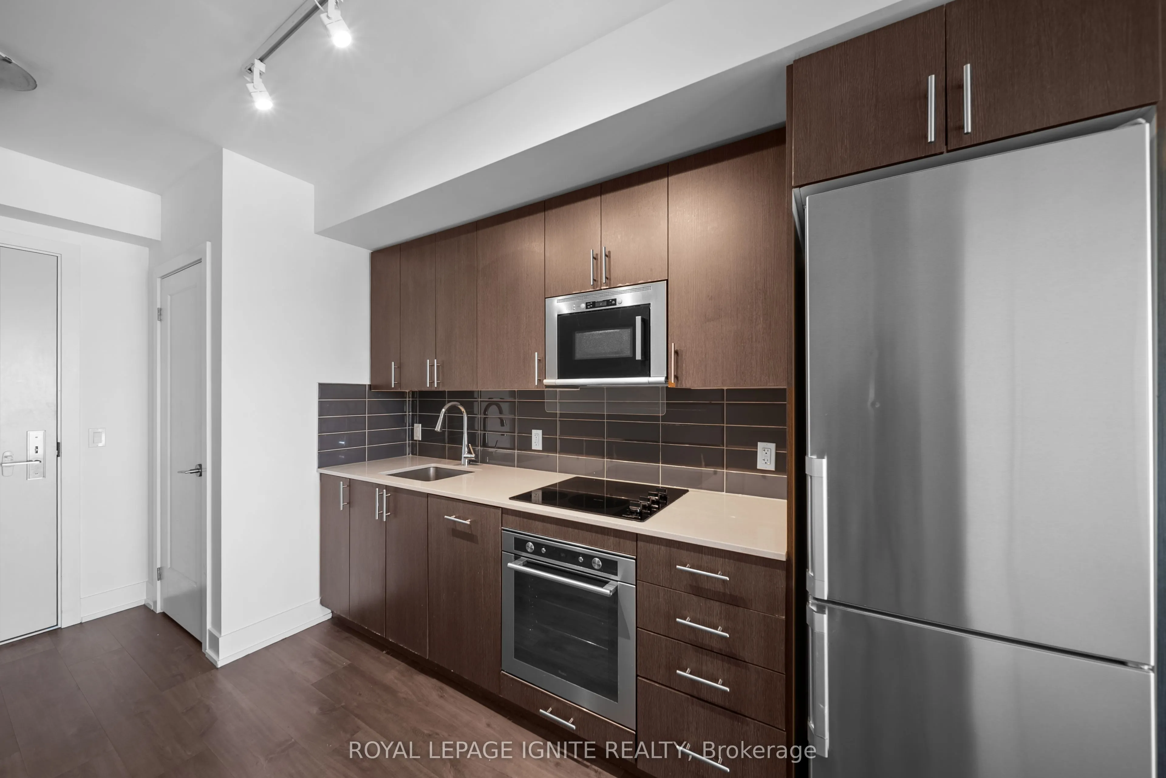 2550 Simcoe Street N, #906