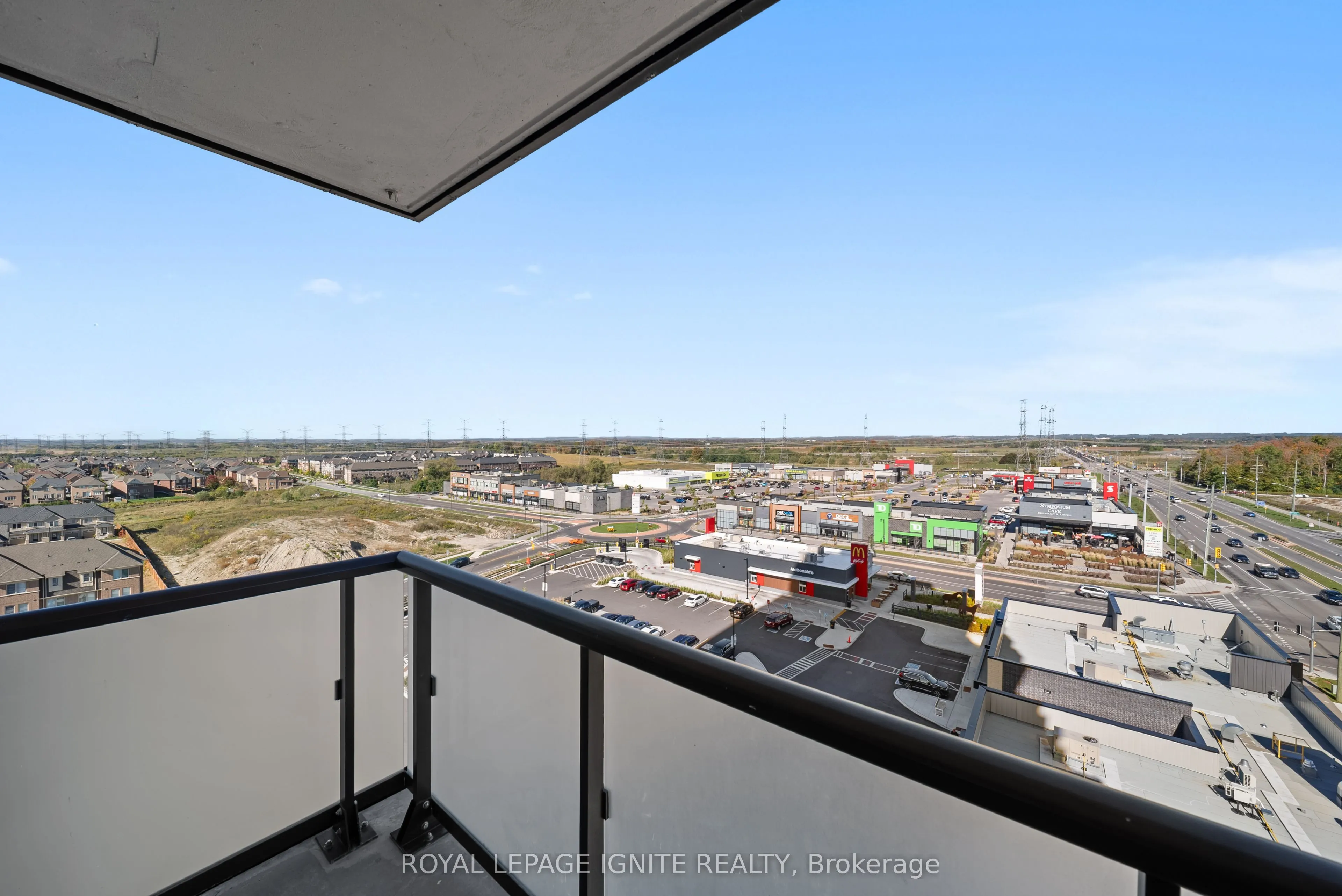 2550 Simcoe Street N, #906