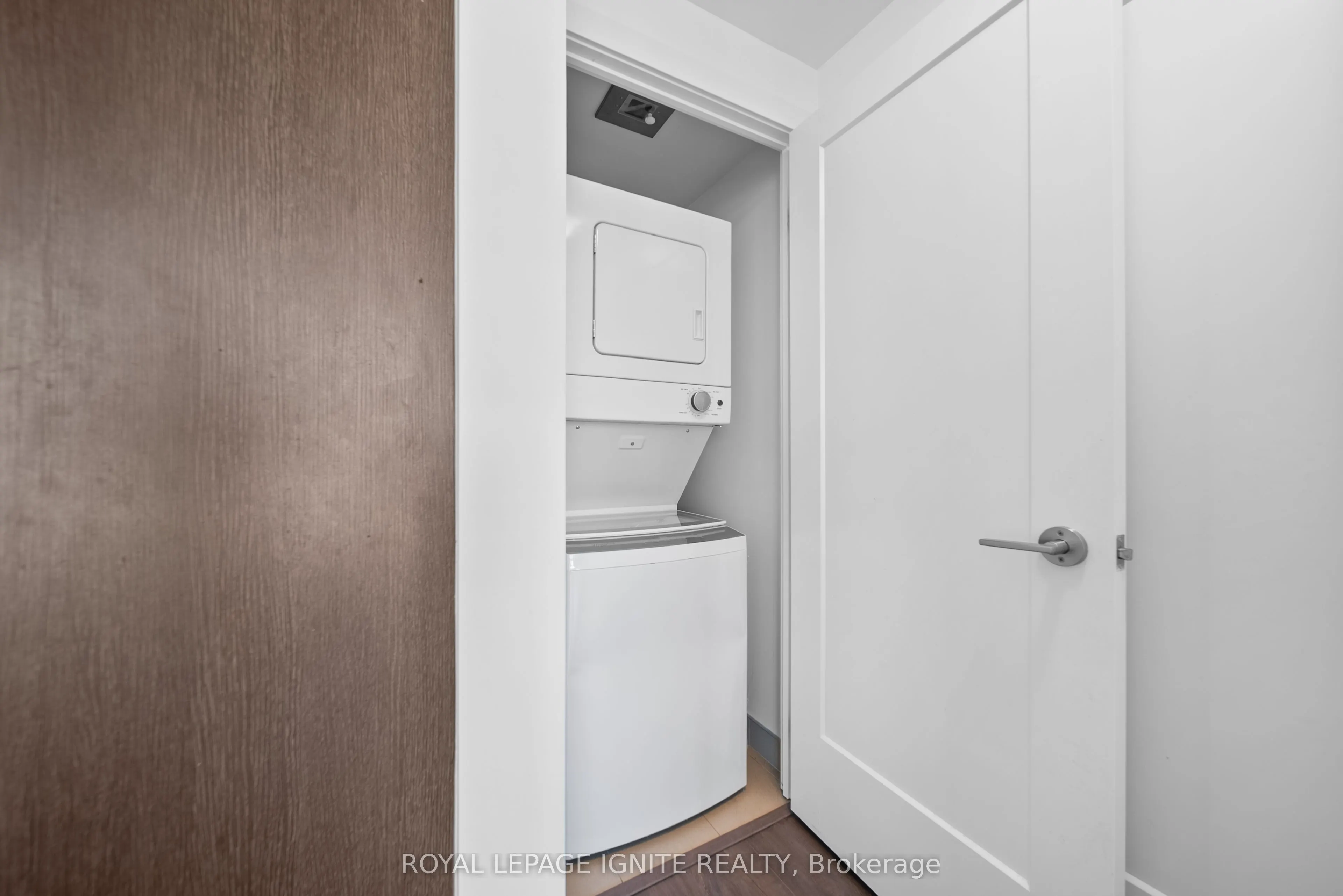 2550 Simcoe Street N, #906