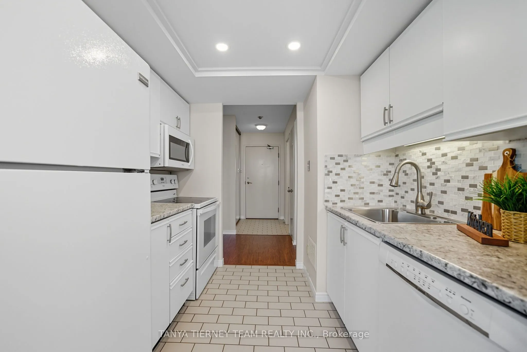 360 Watson Street, #805