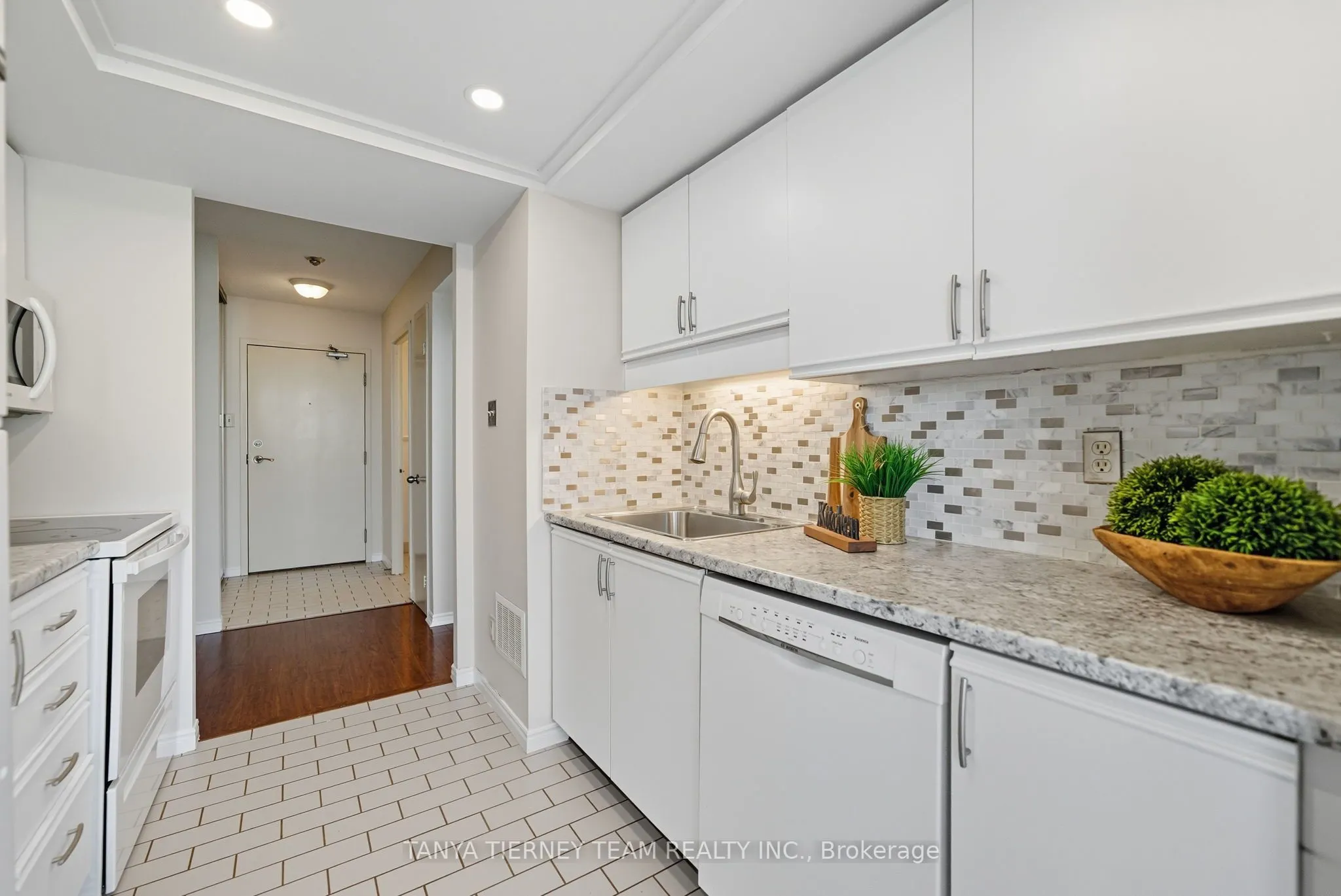 360 Watson Street, #805