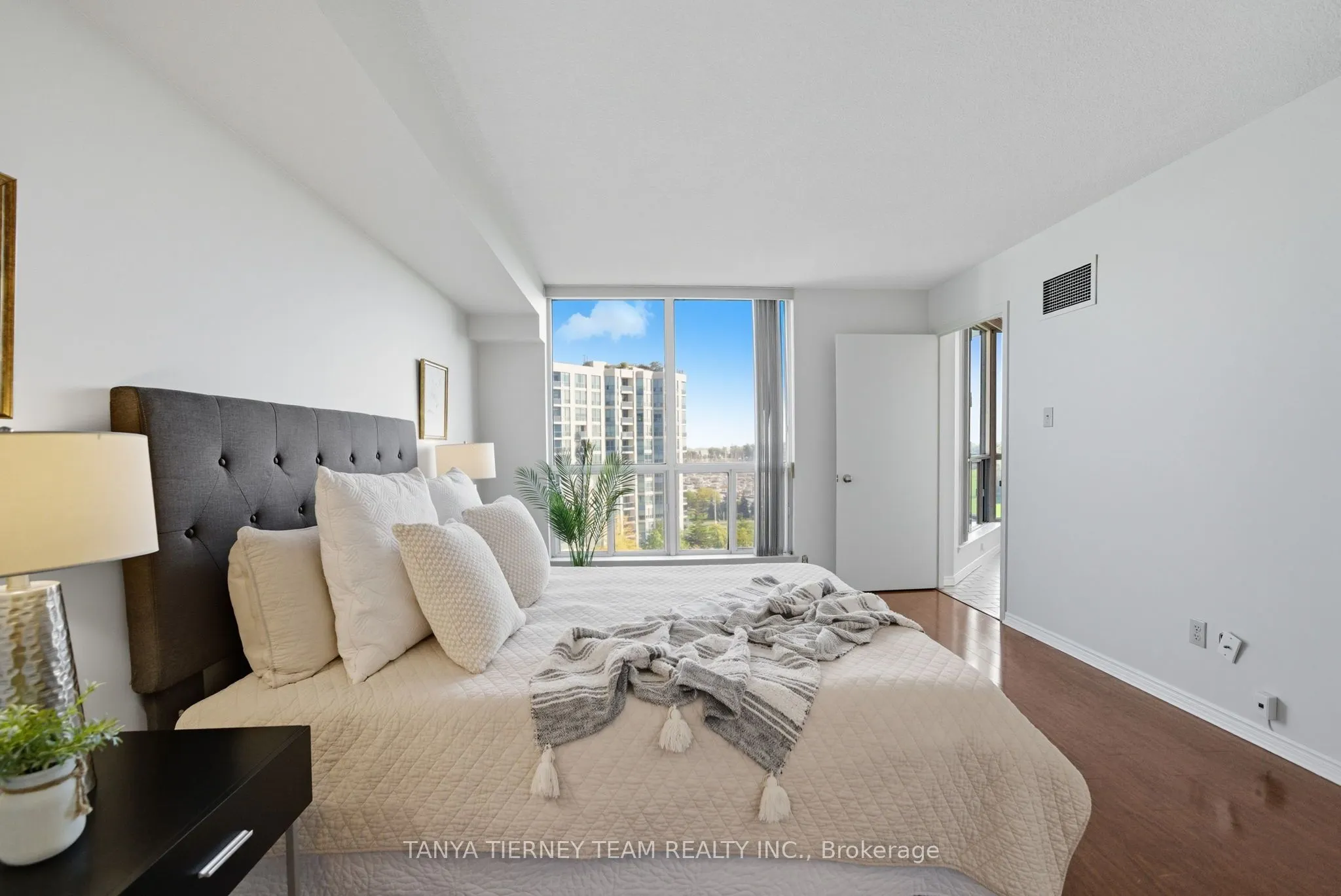 360 Watson Street, #805