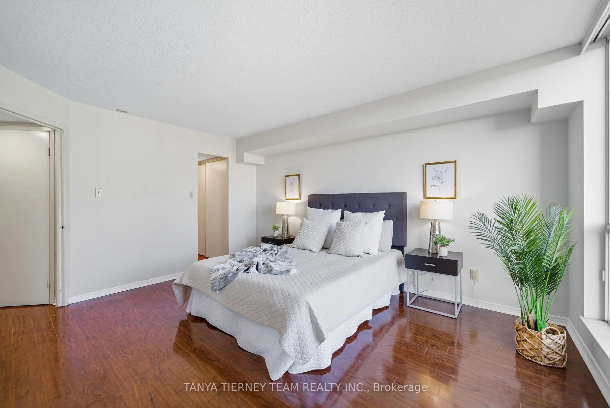 360 Watson Street, #805