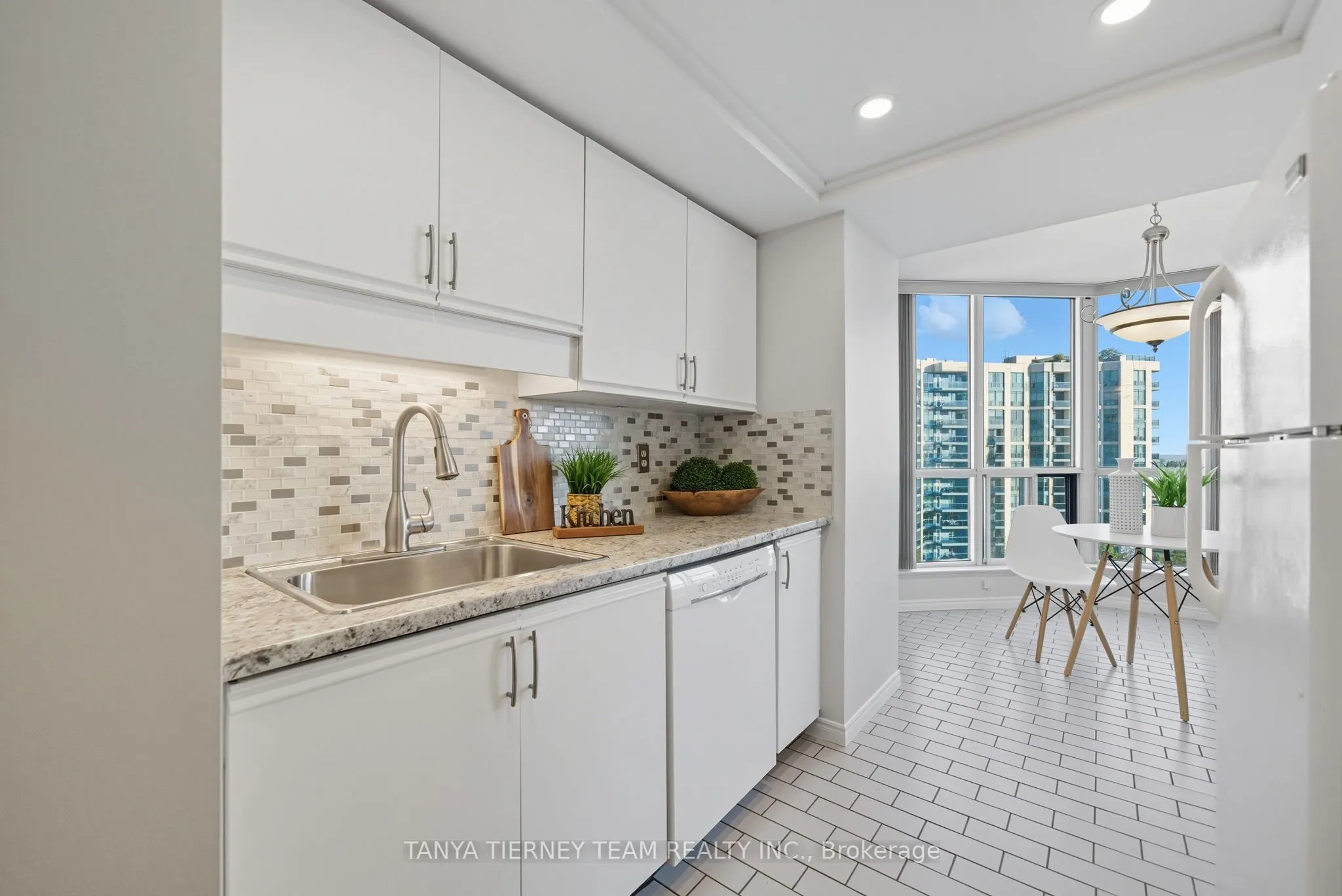 360 Watson Street, #805