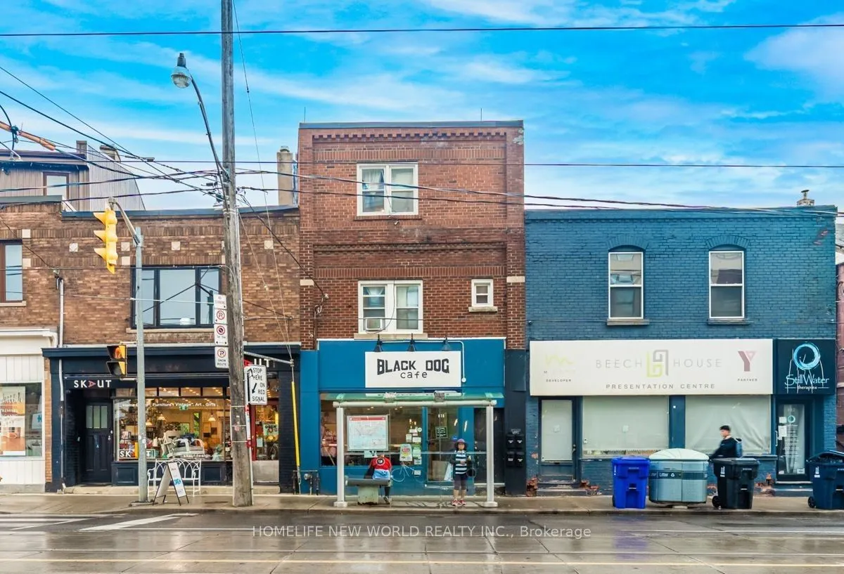 878 Kingston Road