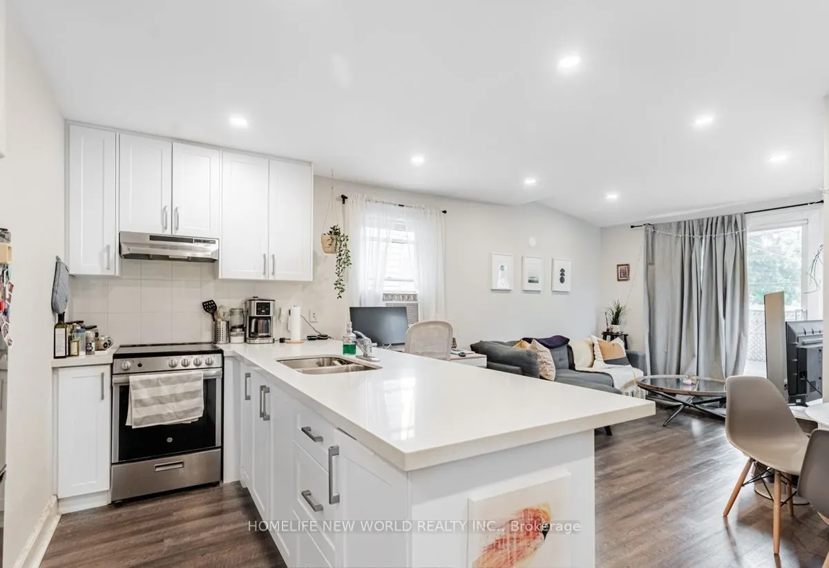 878 Kingston Road