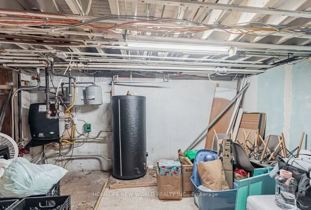 878 Kingston Road