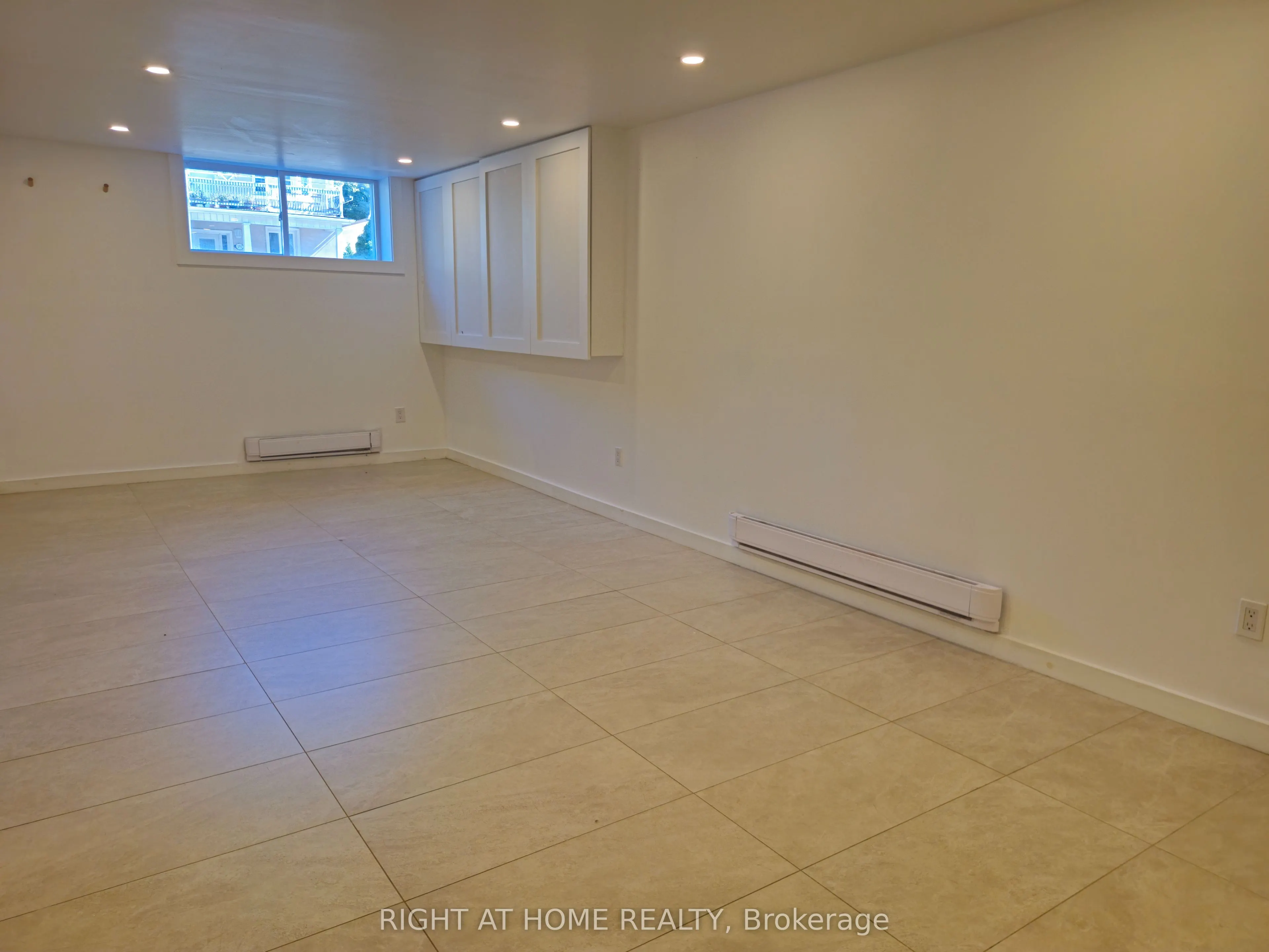 198 Coxwell Avenue, #Basement