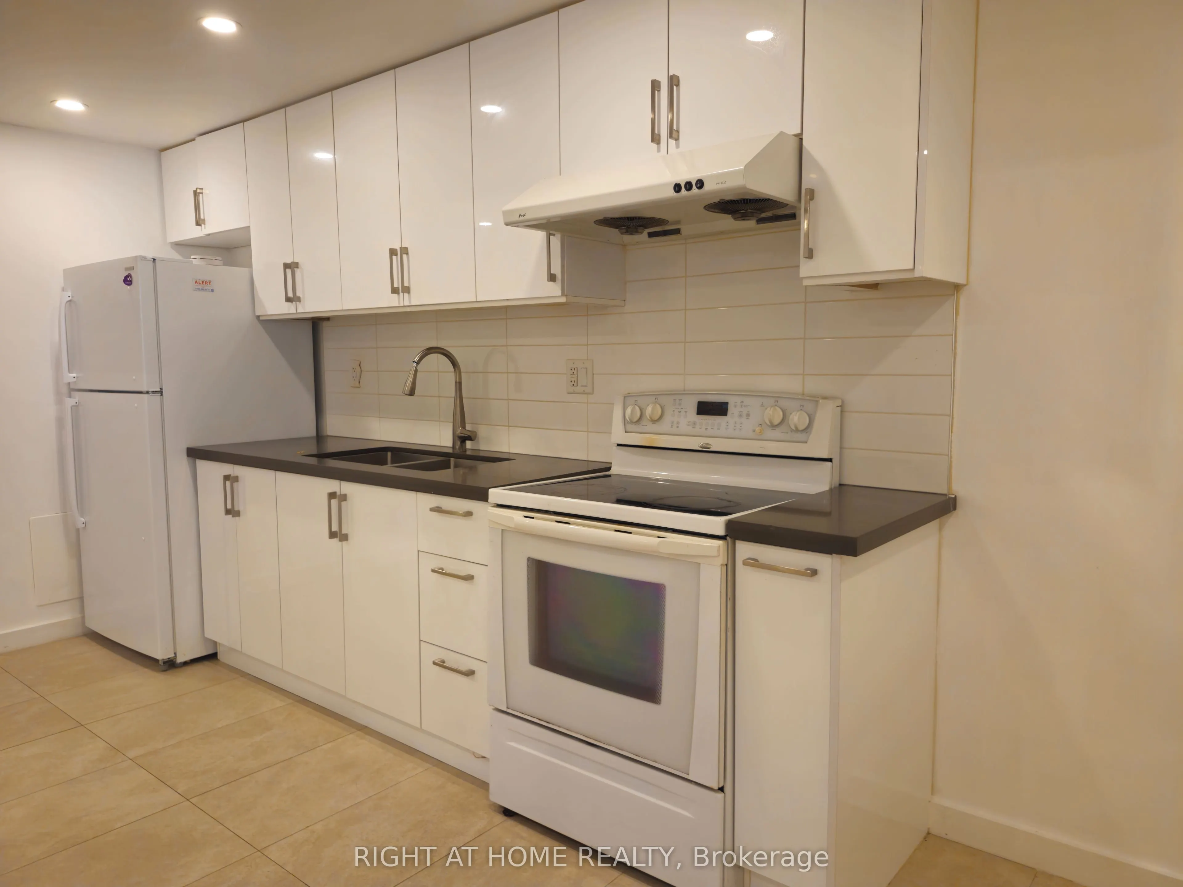 198 Coxwell Avenue, #Basement